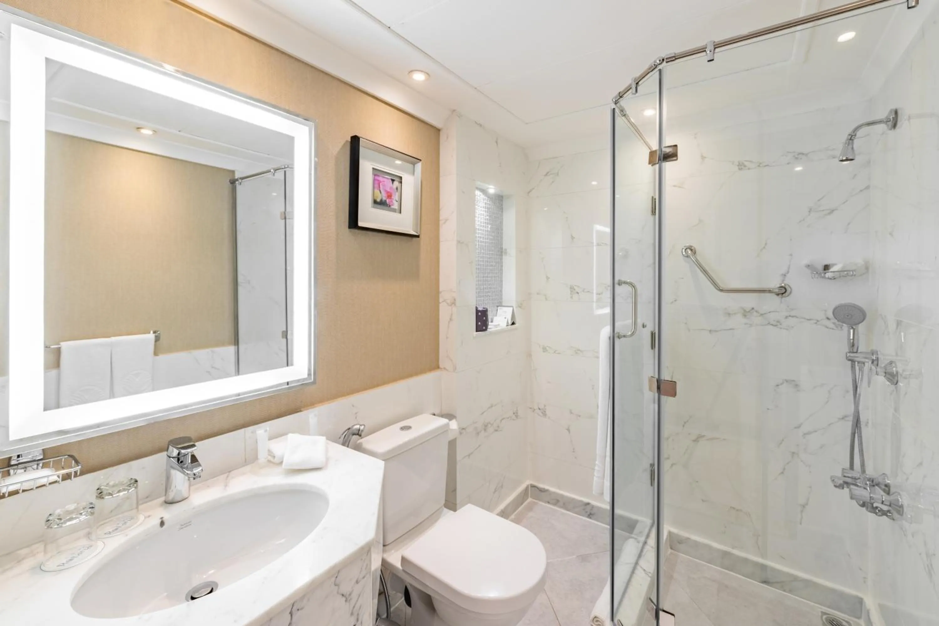 Bathroom in Al Marwa Rayhaan by Rotana - Makkah