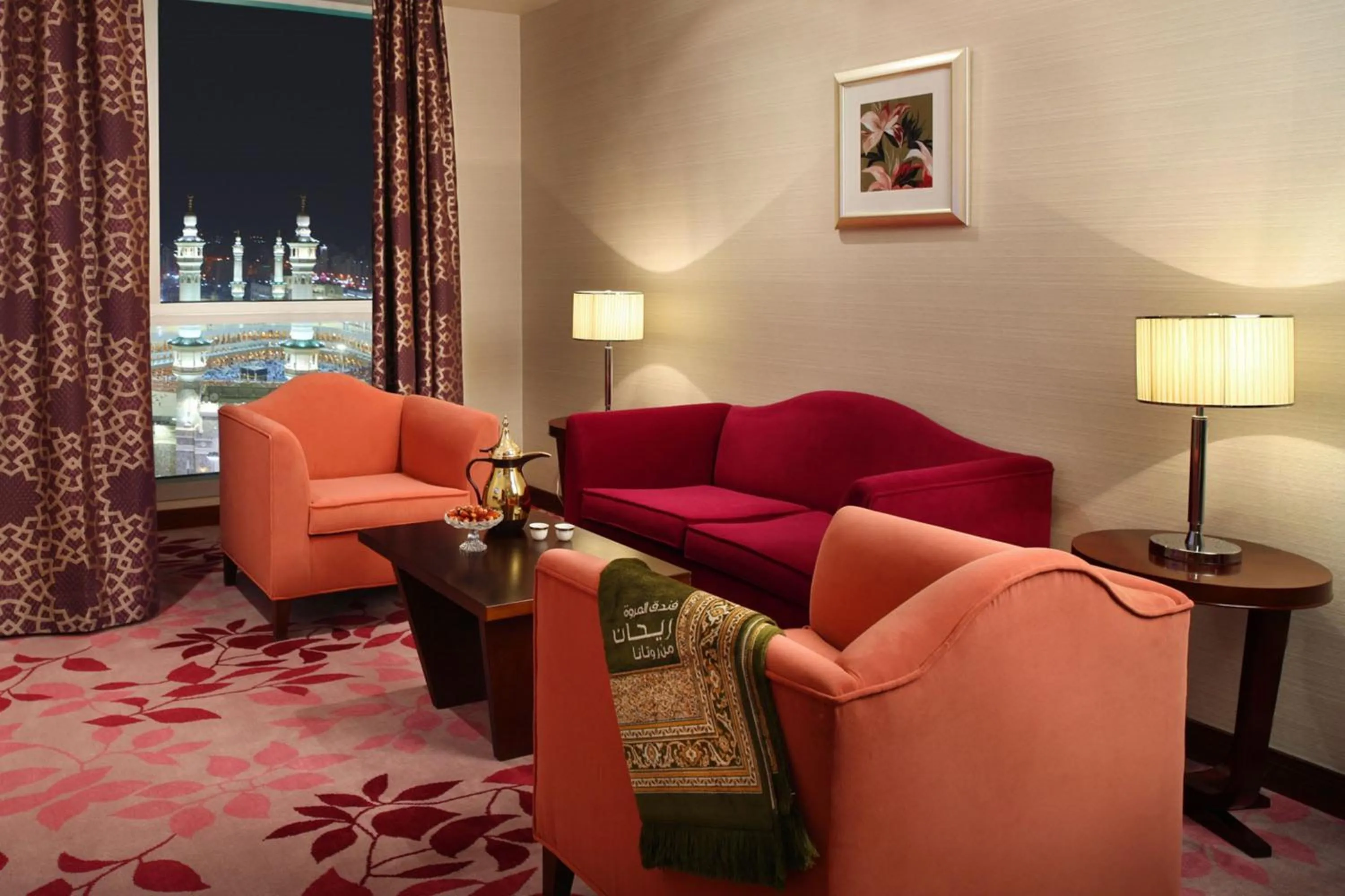 Living room in Al Marwa Rayhaan by Rotana - Makkah