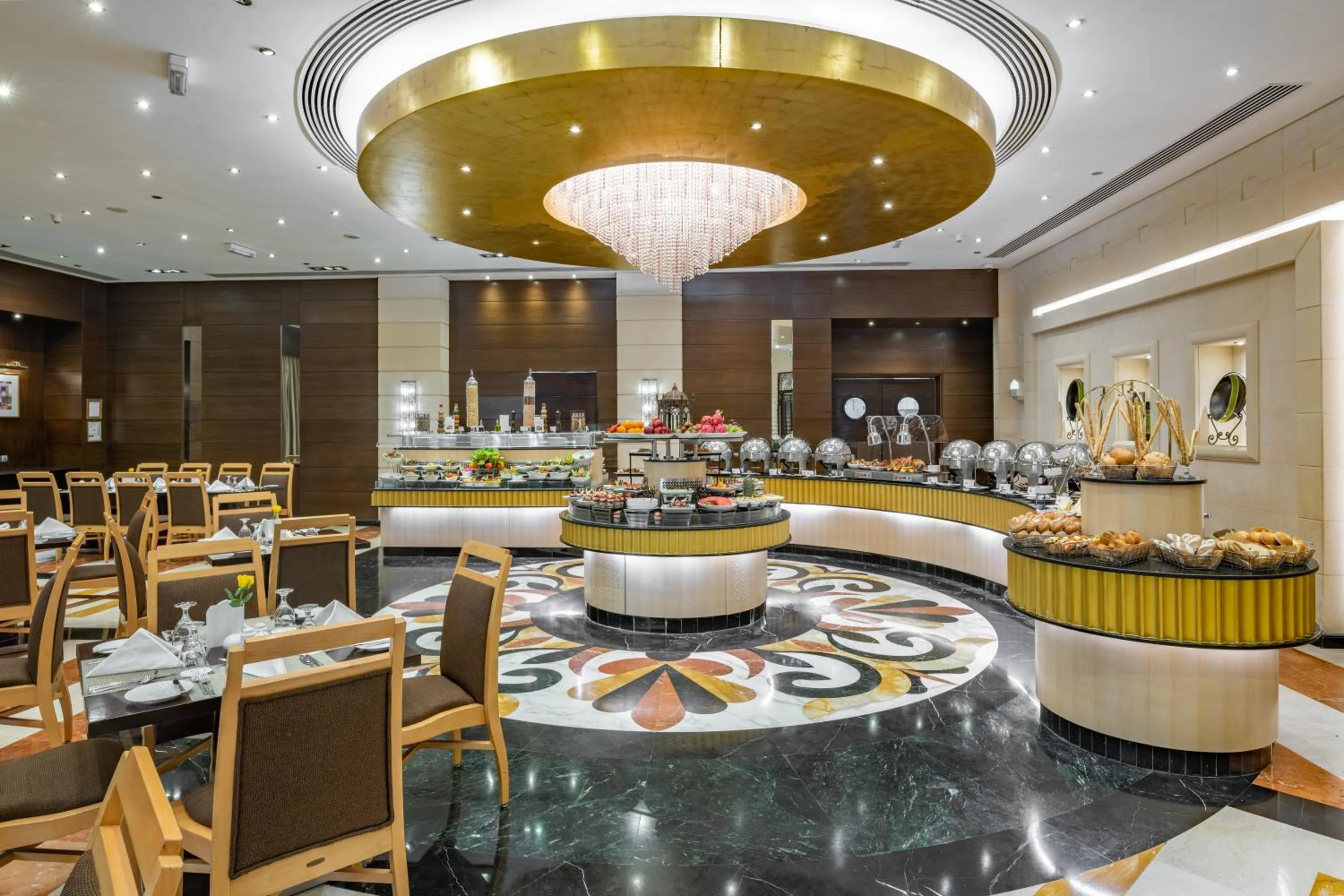 Restaurant/places to eat in Al Marwa Rayhaan by Rotana - Makkah