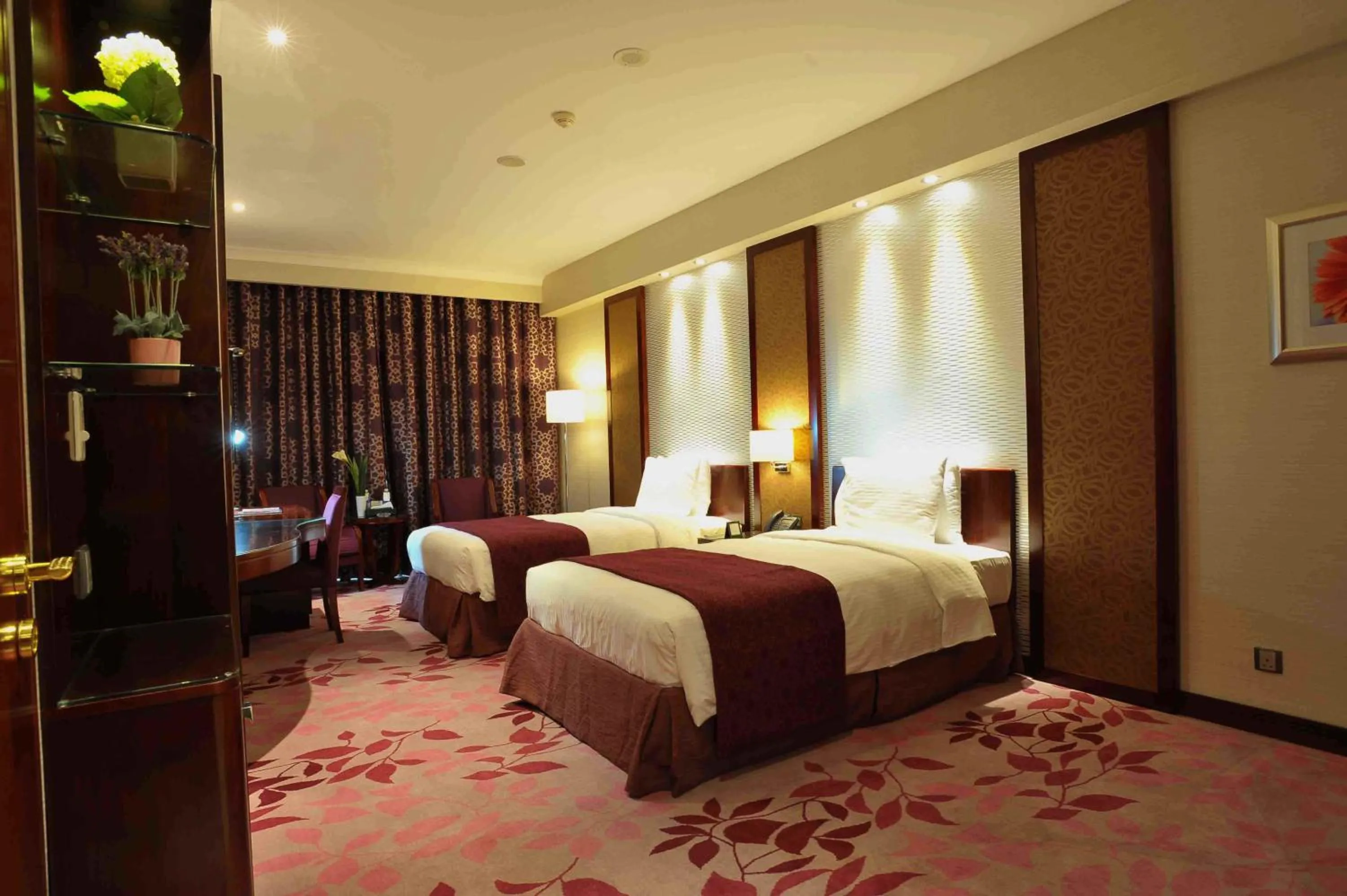 Toilet, Bed in Al Marwa Rayhaan by Rotana - Makkah