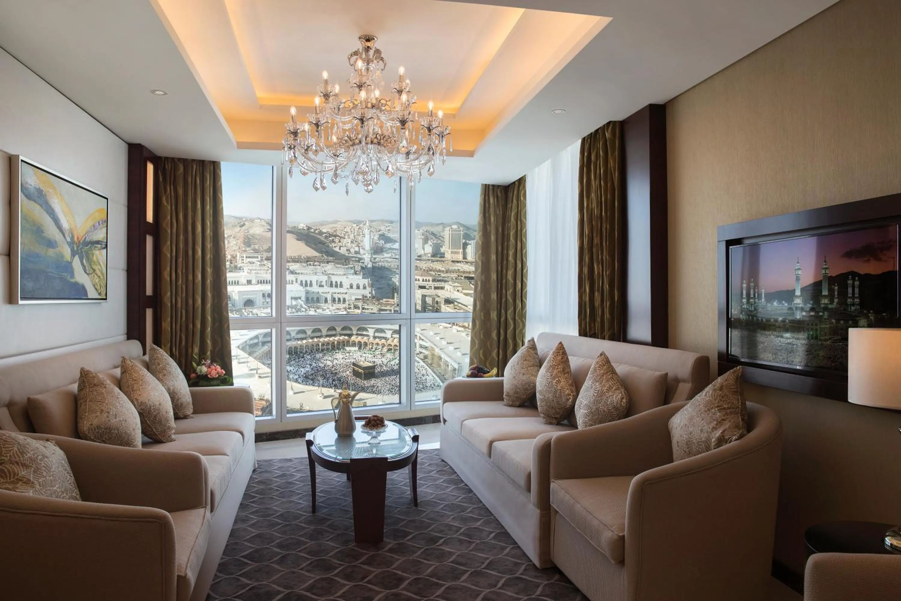 Living room in Al Marwa Rayhaan by Rotana - Makkah