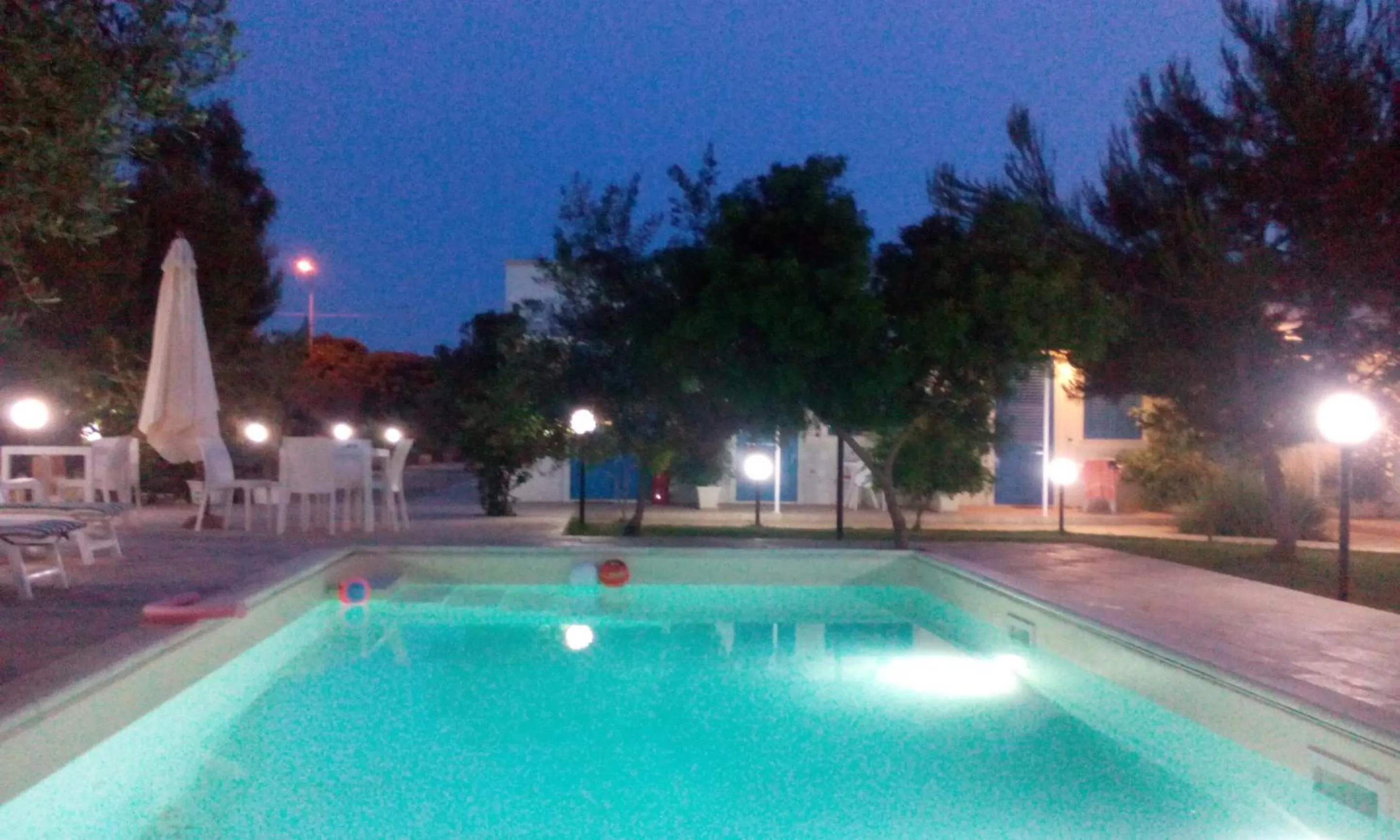 Pool view in Verdeblu