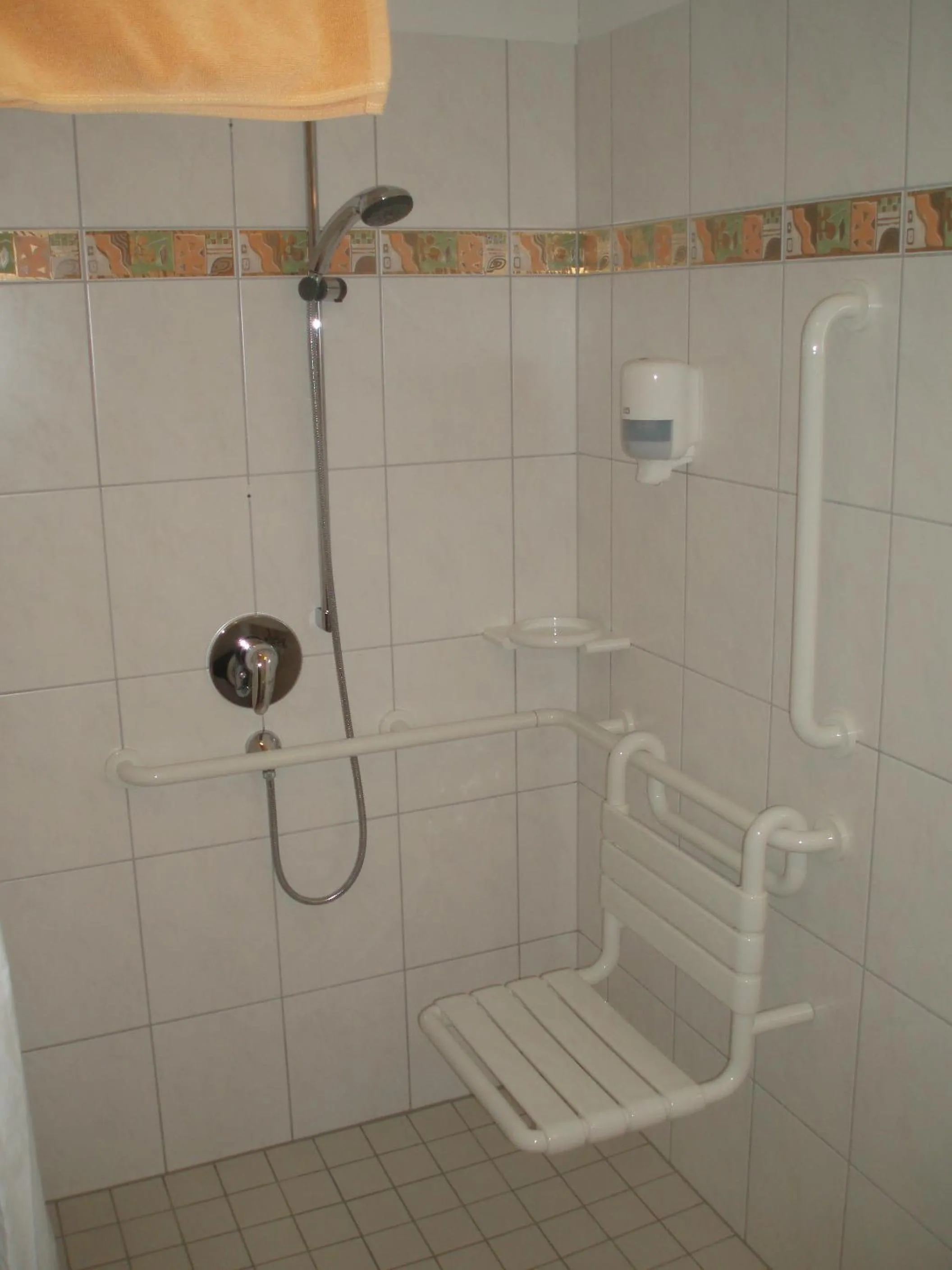 Shower in Gasthaus-Landhotel Traunstein