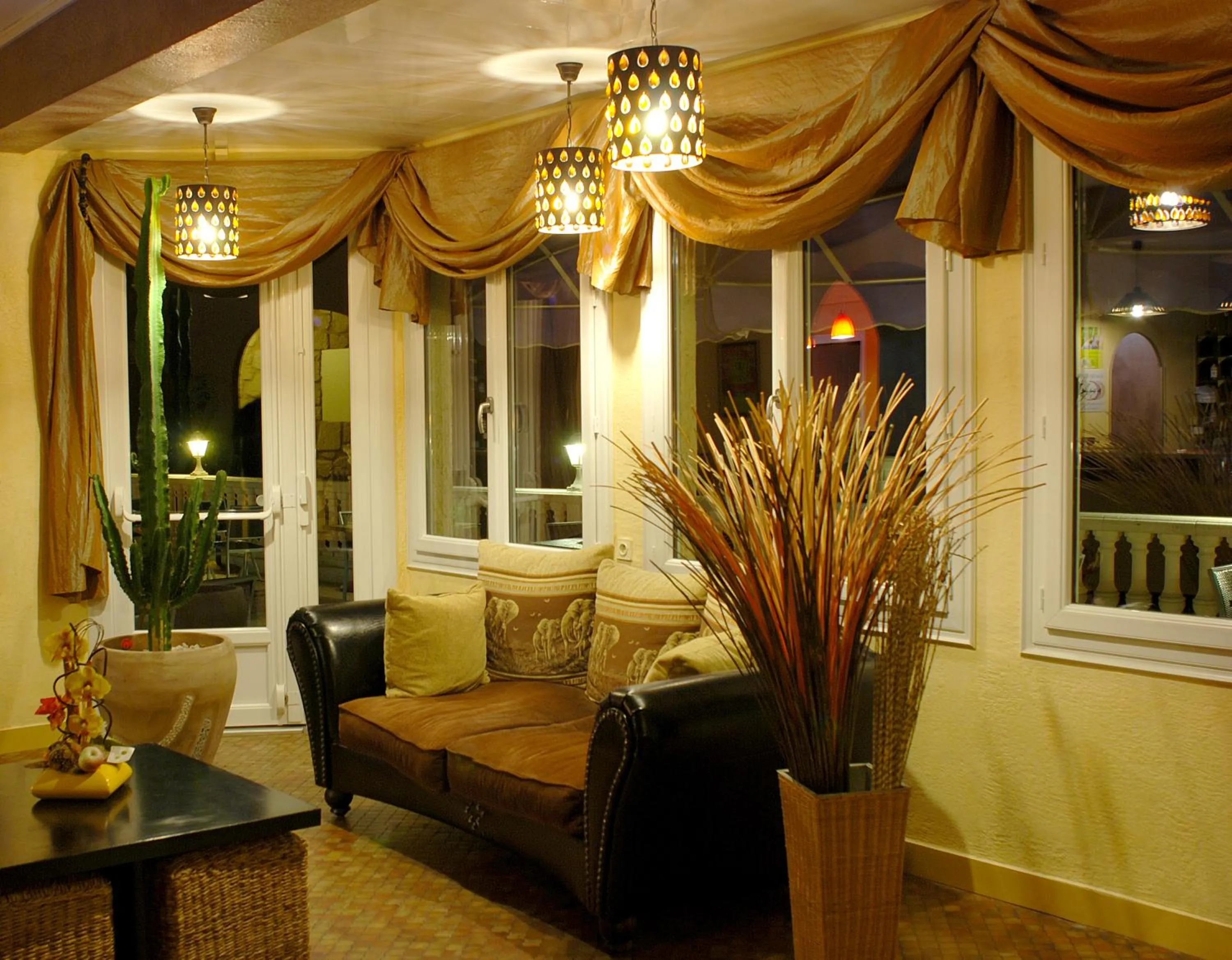 Lobby or reception in Logis Cosy - Hôtel Le Moulin Neuf - Chantonnay