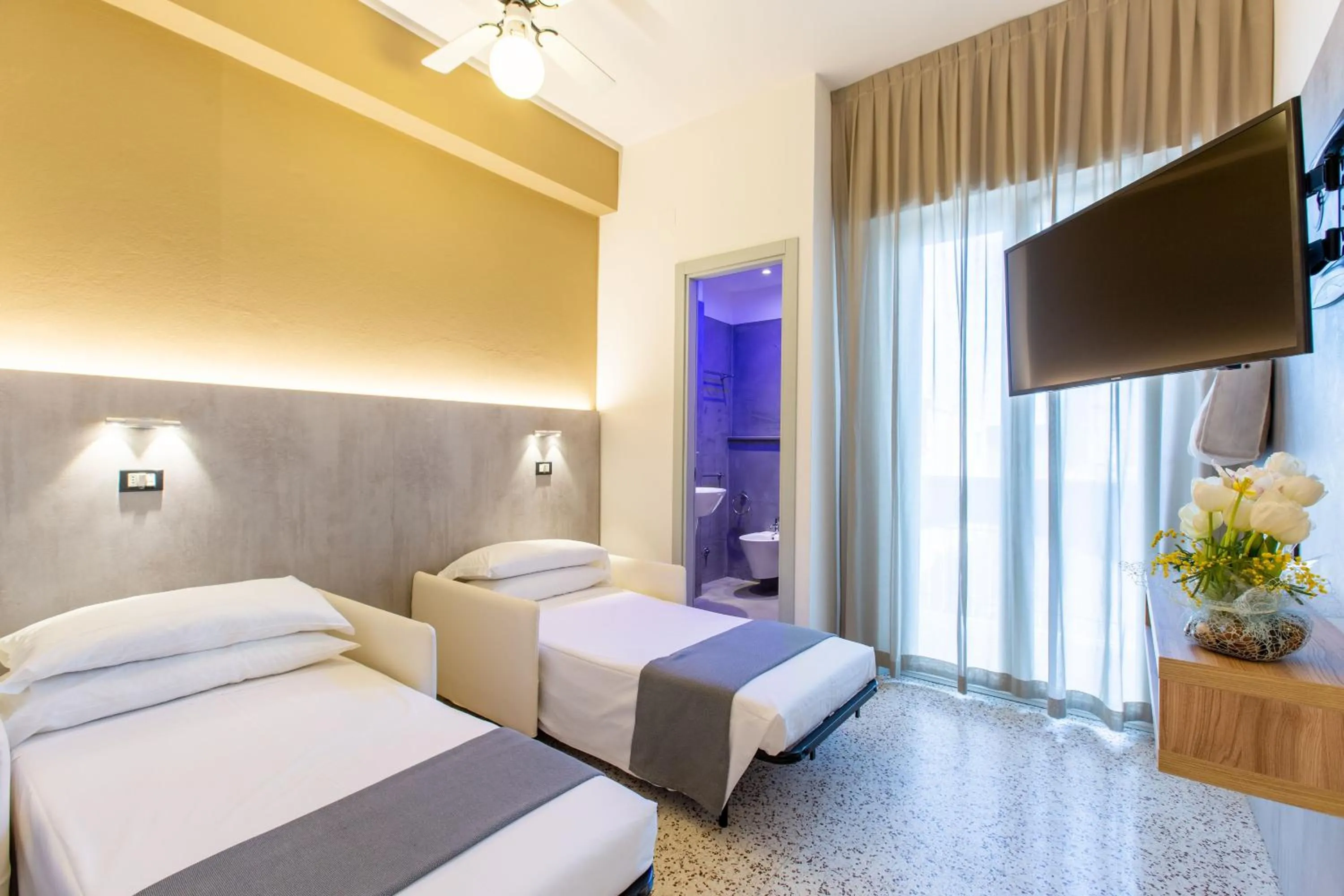 Bed in Hotel Romantico