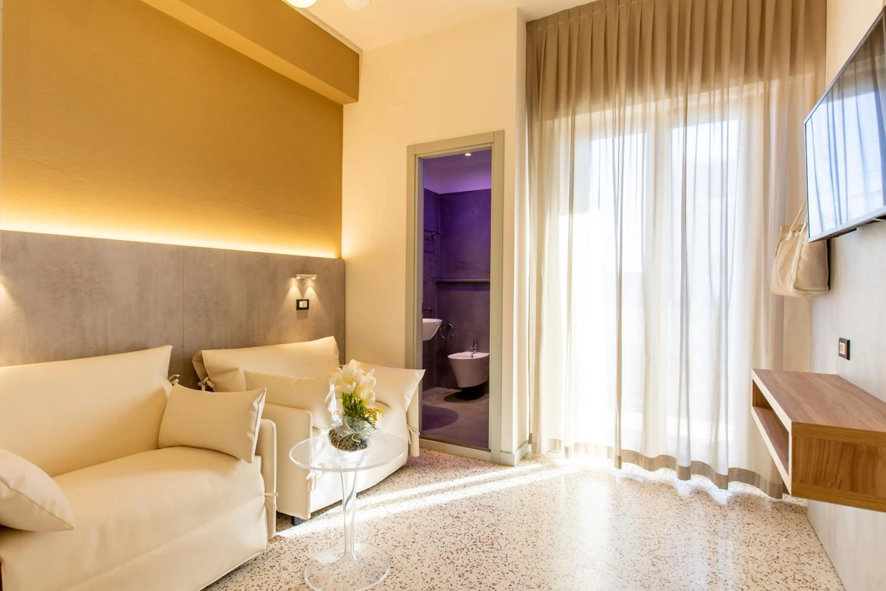 Bed in Hotel Romantico