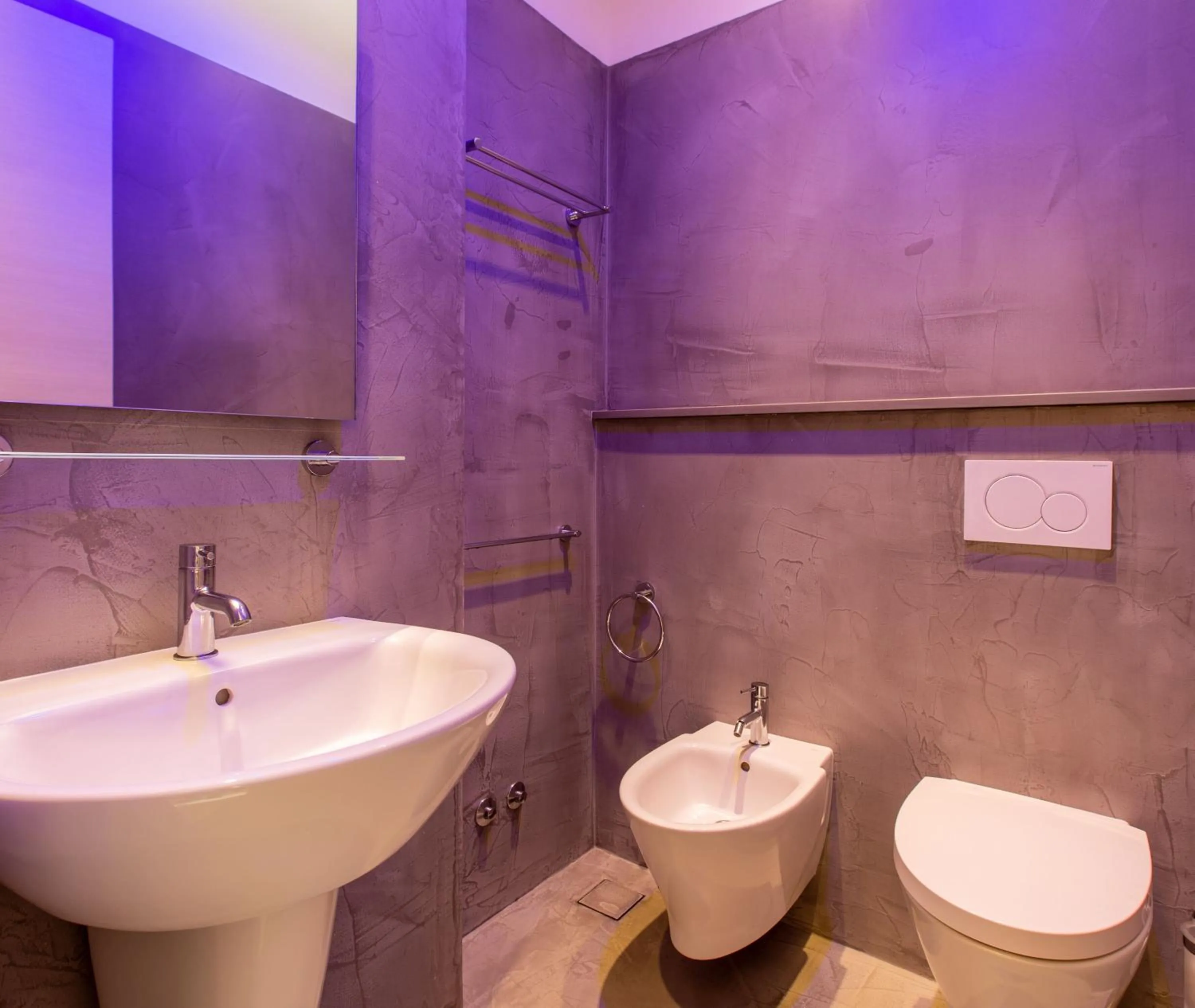 Shower in Hotel Romantico