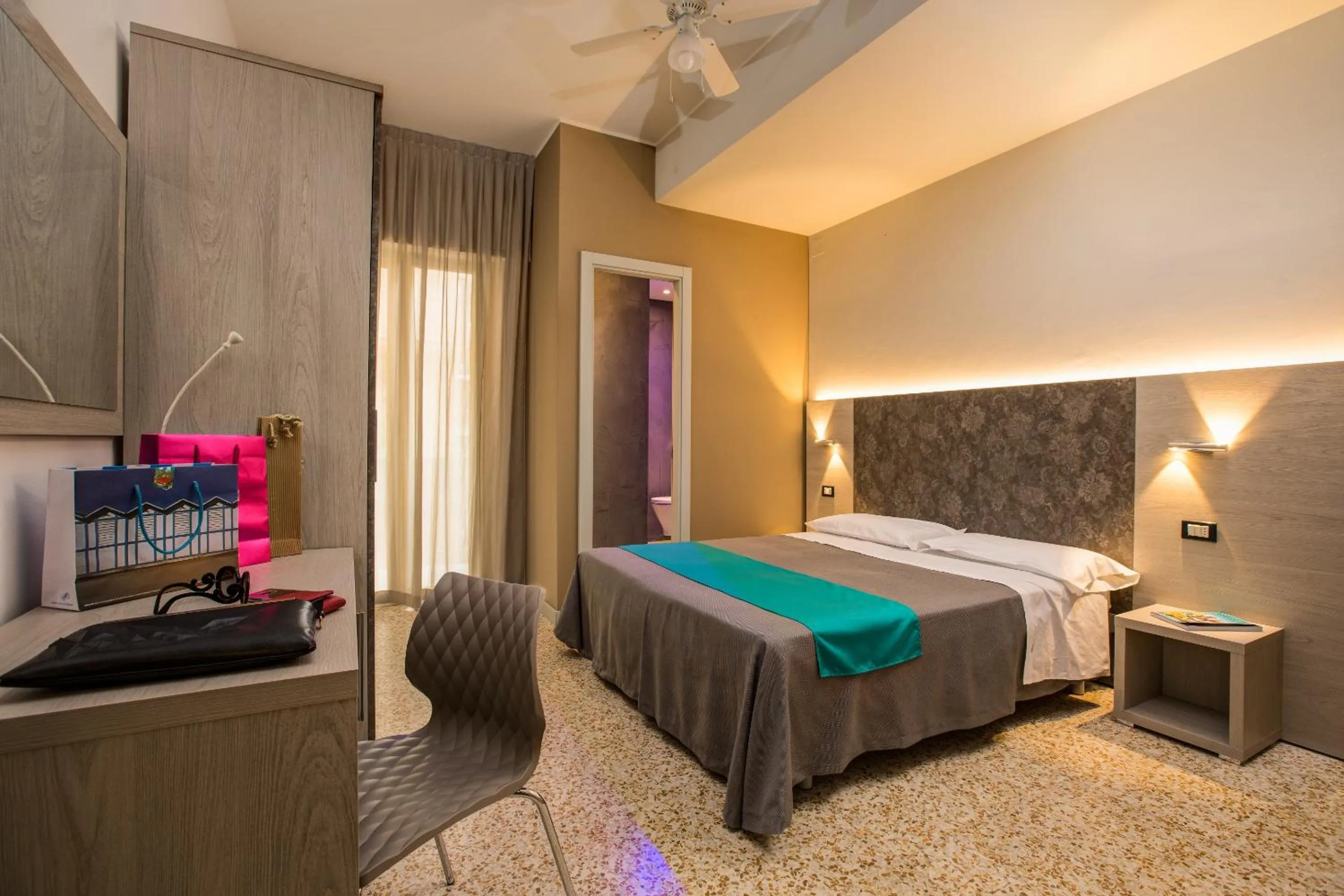 Shower in Hotel Romantico