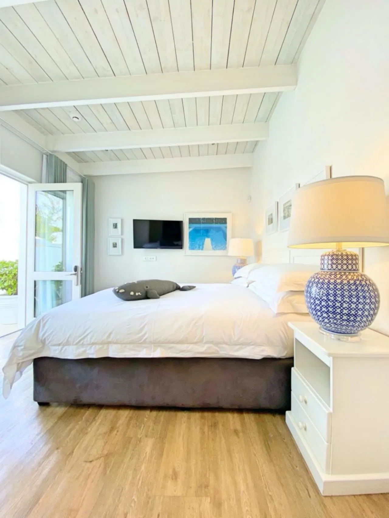 Photo of the whole room, Bed in One Marine Drive Boutique Hotel & Spa by The Living Journey Collection