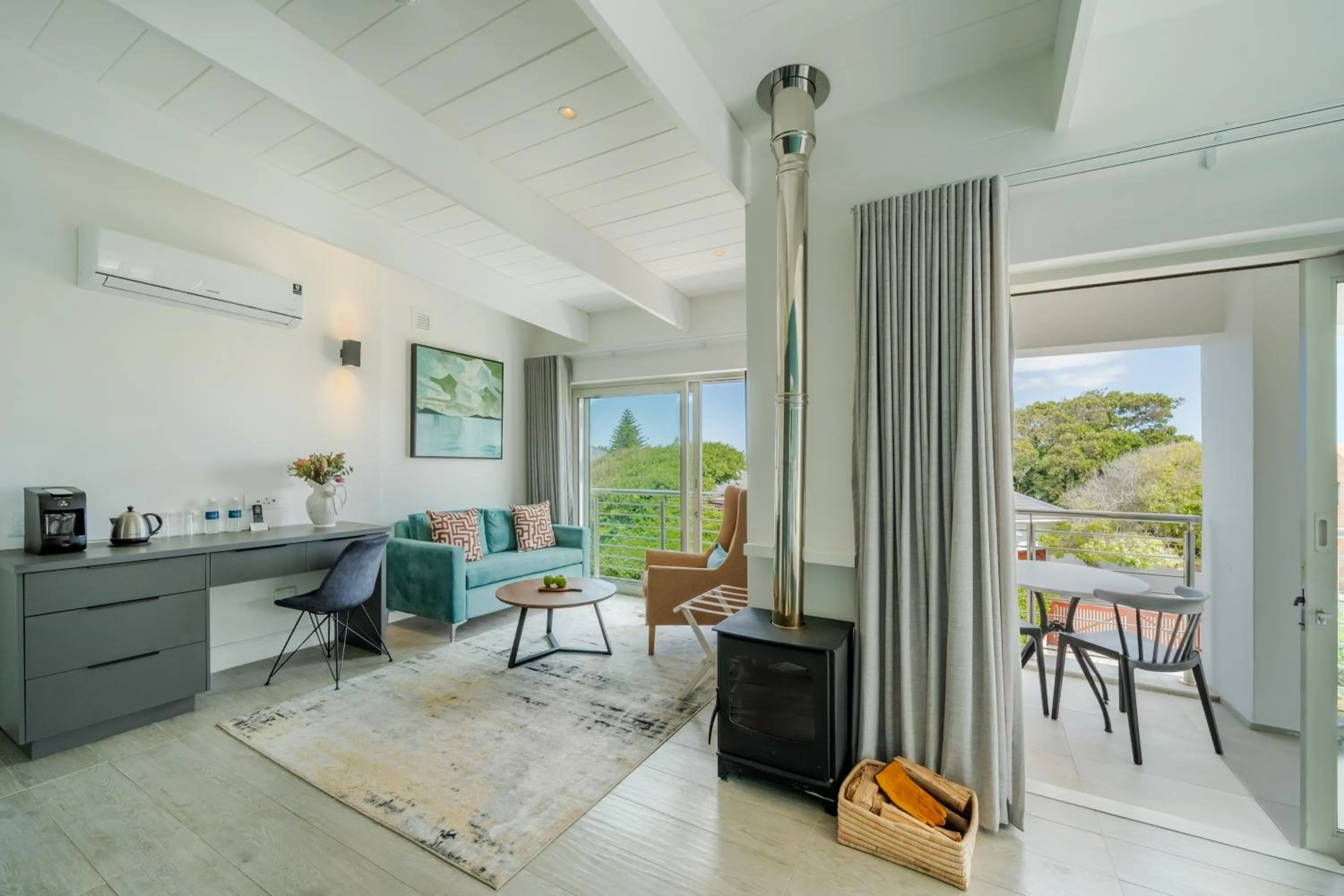 Living room in One Marine Drive Boutique Hotel & Spa by The Living Journey Collection