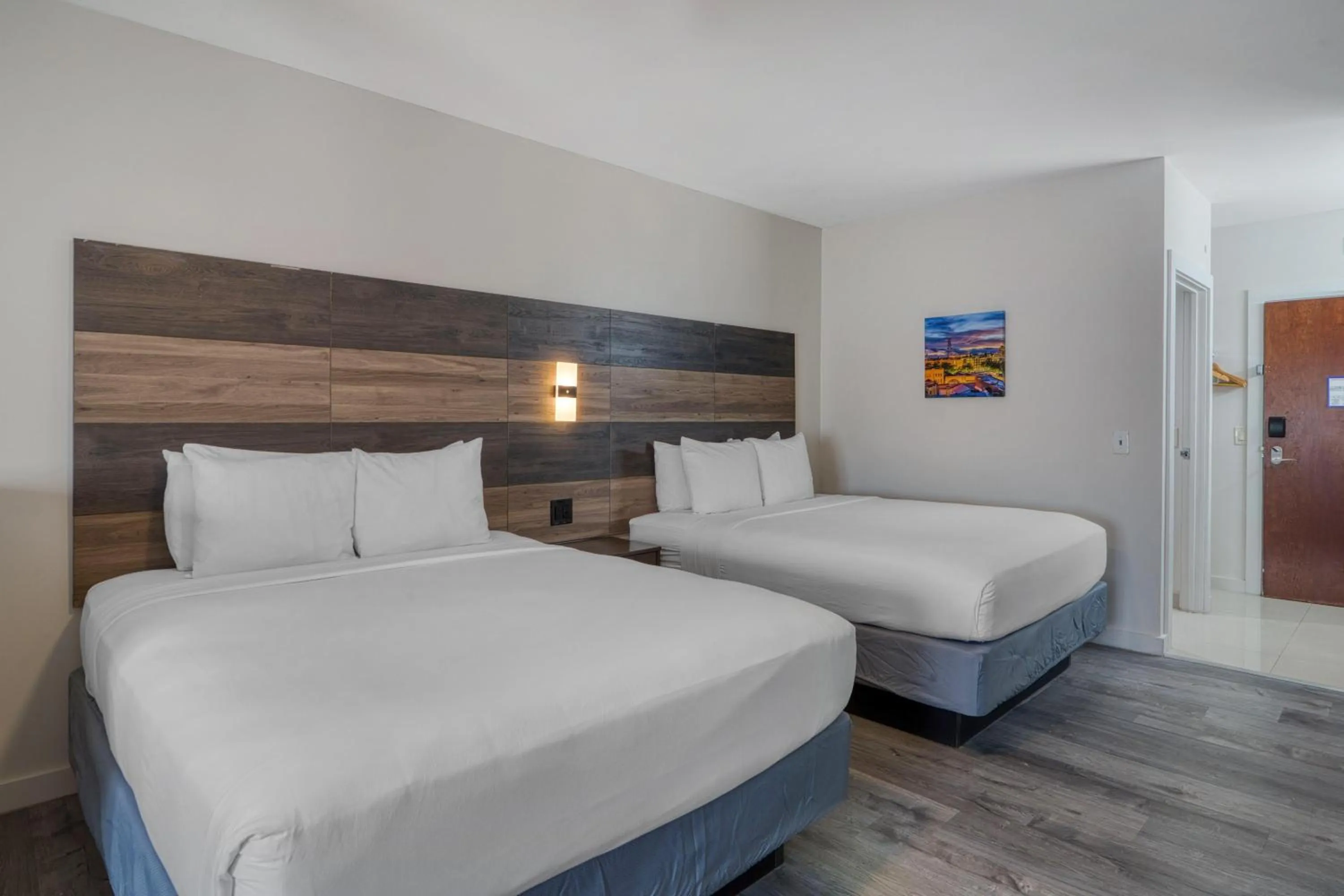 Bedroom, Bed in HOM Hotel Gainesville, SureStay Collection by Best Western