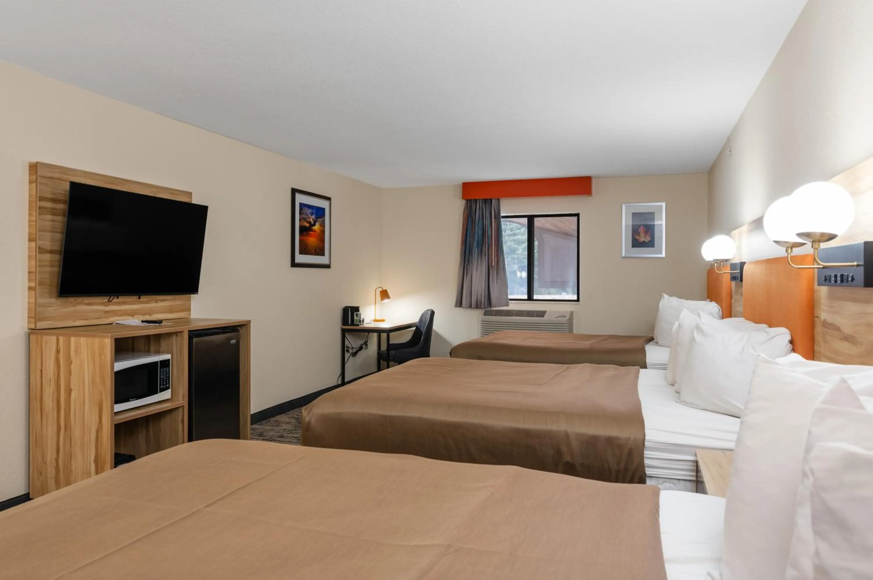 Photo of the whole room, Bed in All Seasons Resort