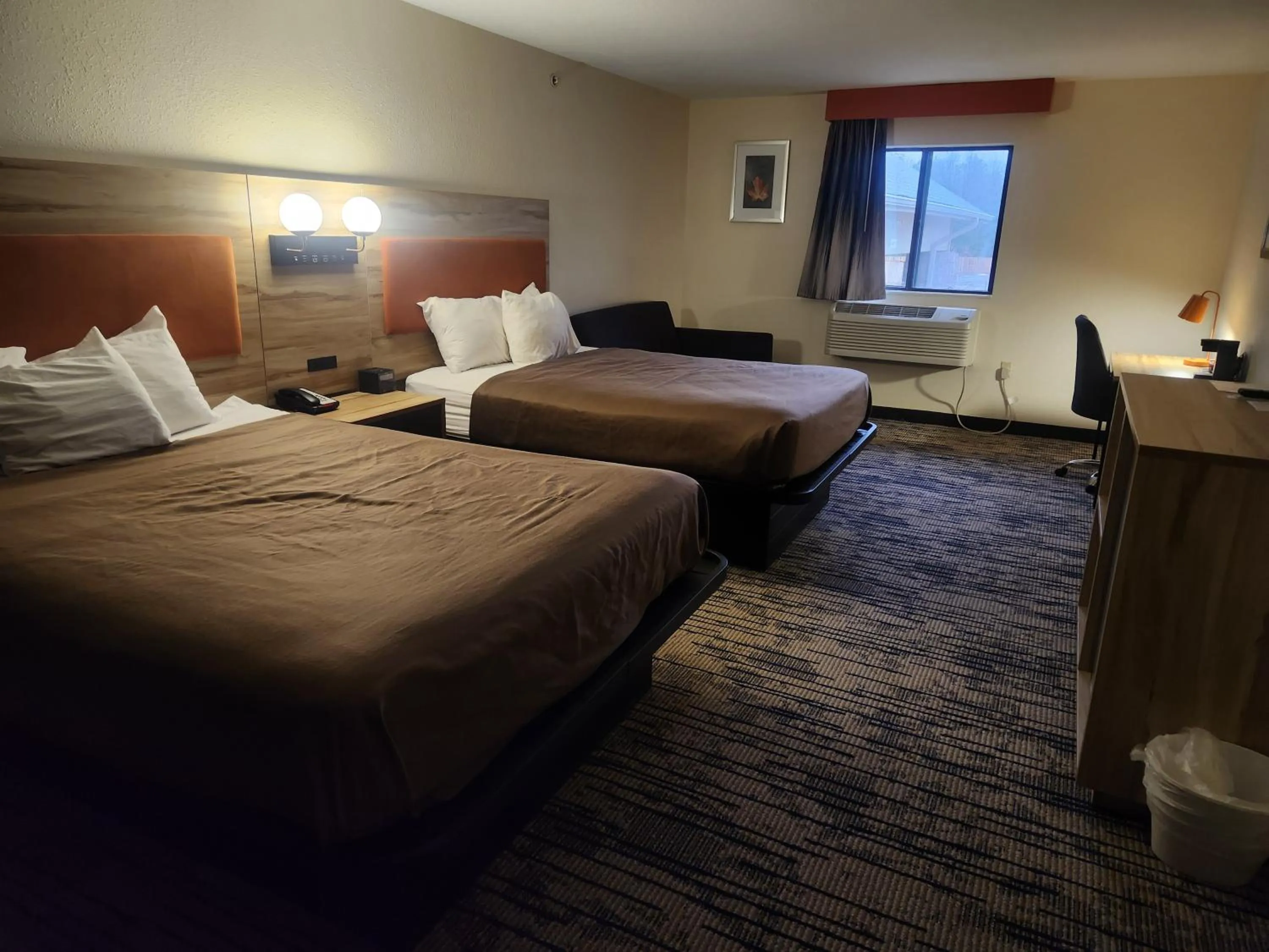 Bedroom, Bed in All Seasons Resort