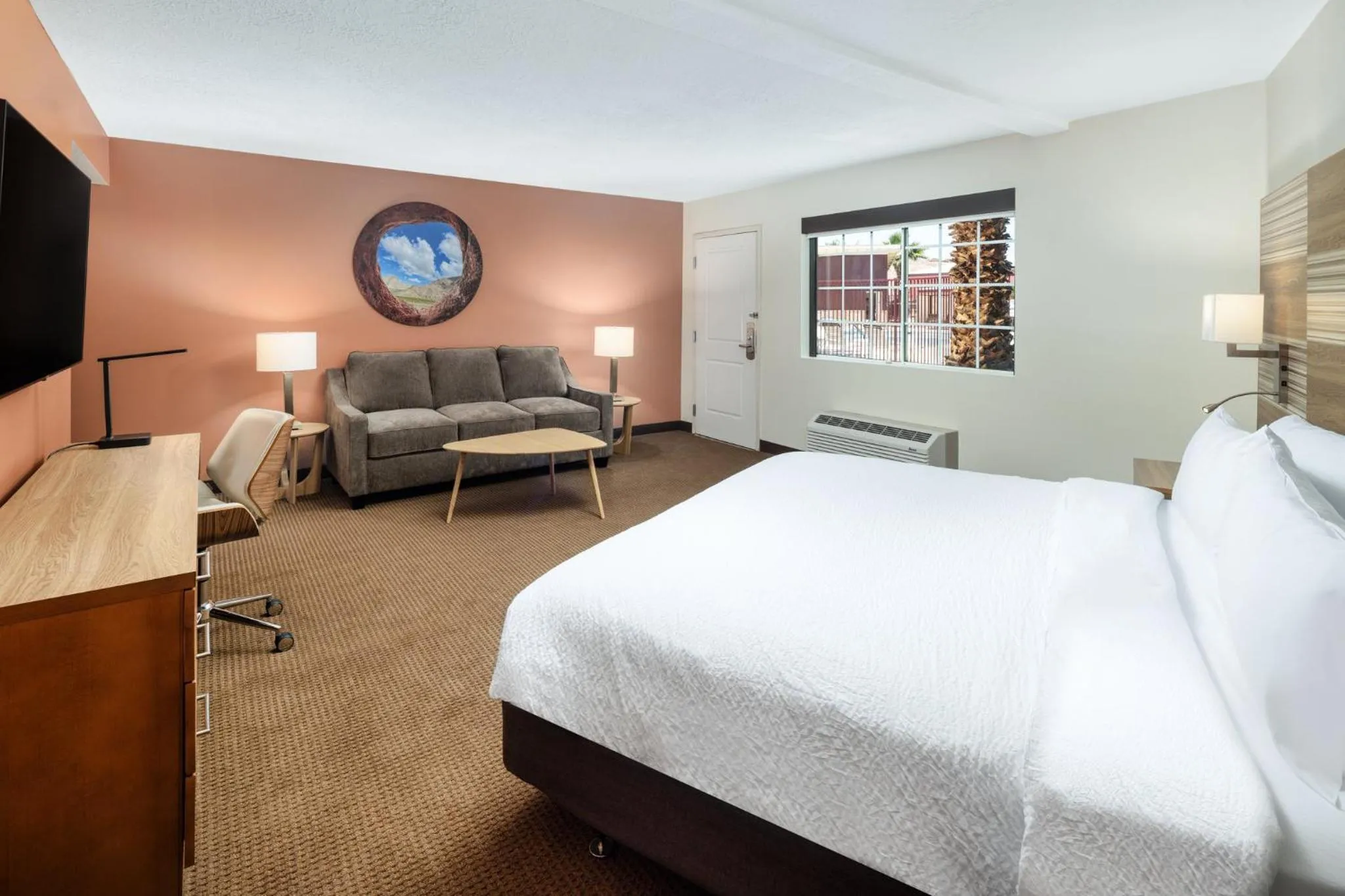 Photo of the whole room, Bed in Holiday Inn Resort Mesquite by IHG