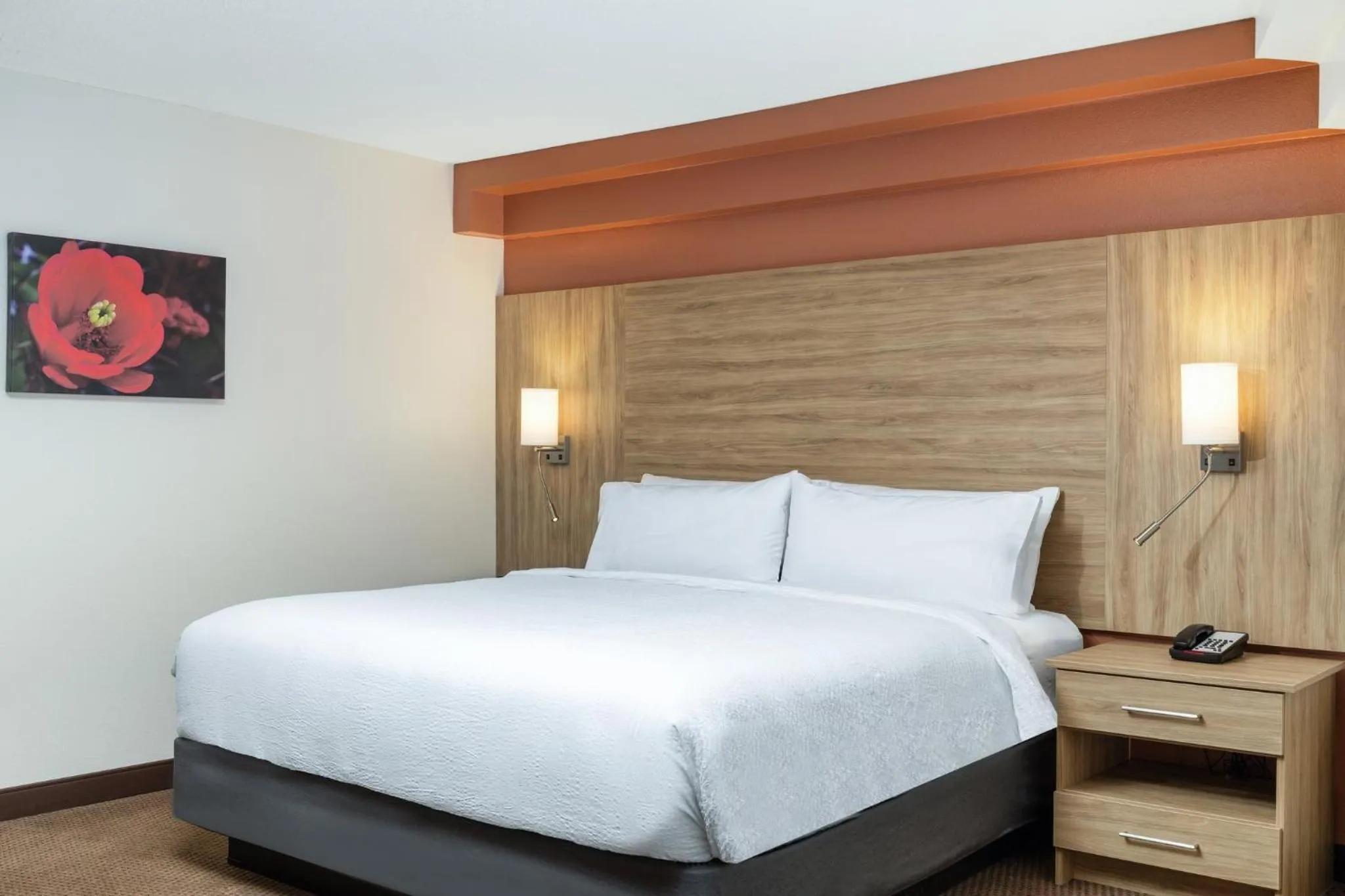 Photo of the whole room, Bed in Holiday Inn Resort Mesquite by IHG