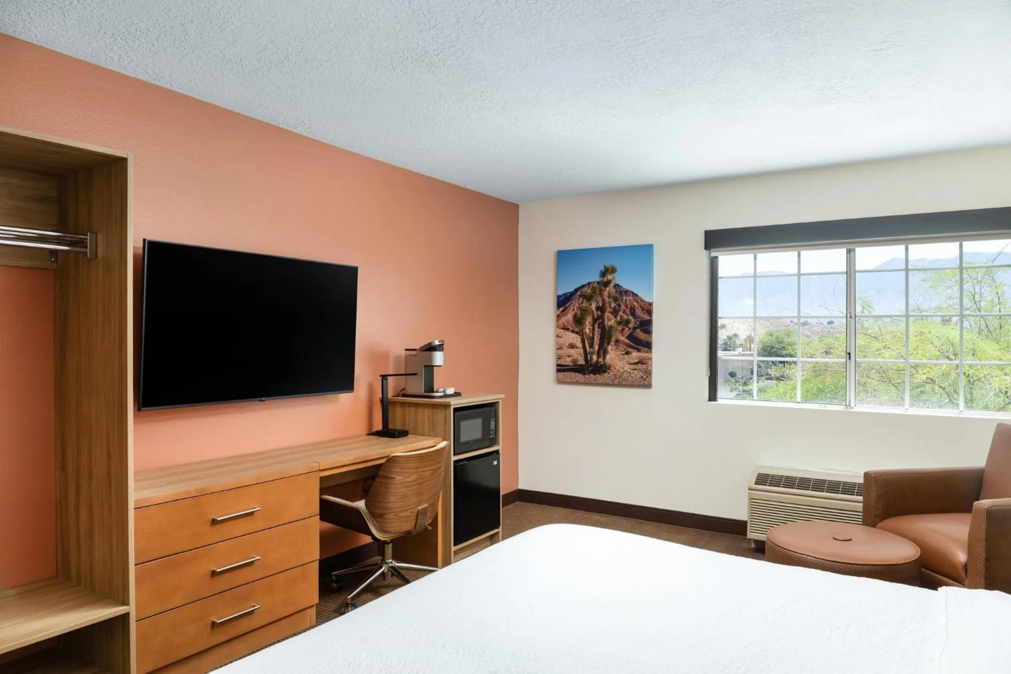 Photo of the whole room, Bed in Holiday Inn Resort Mesquite by IHG