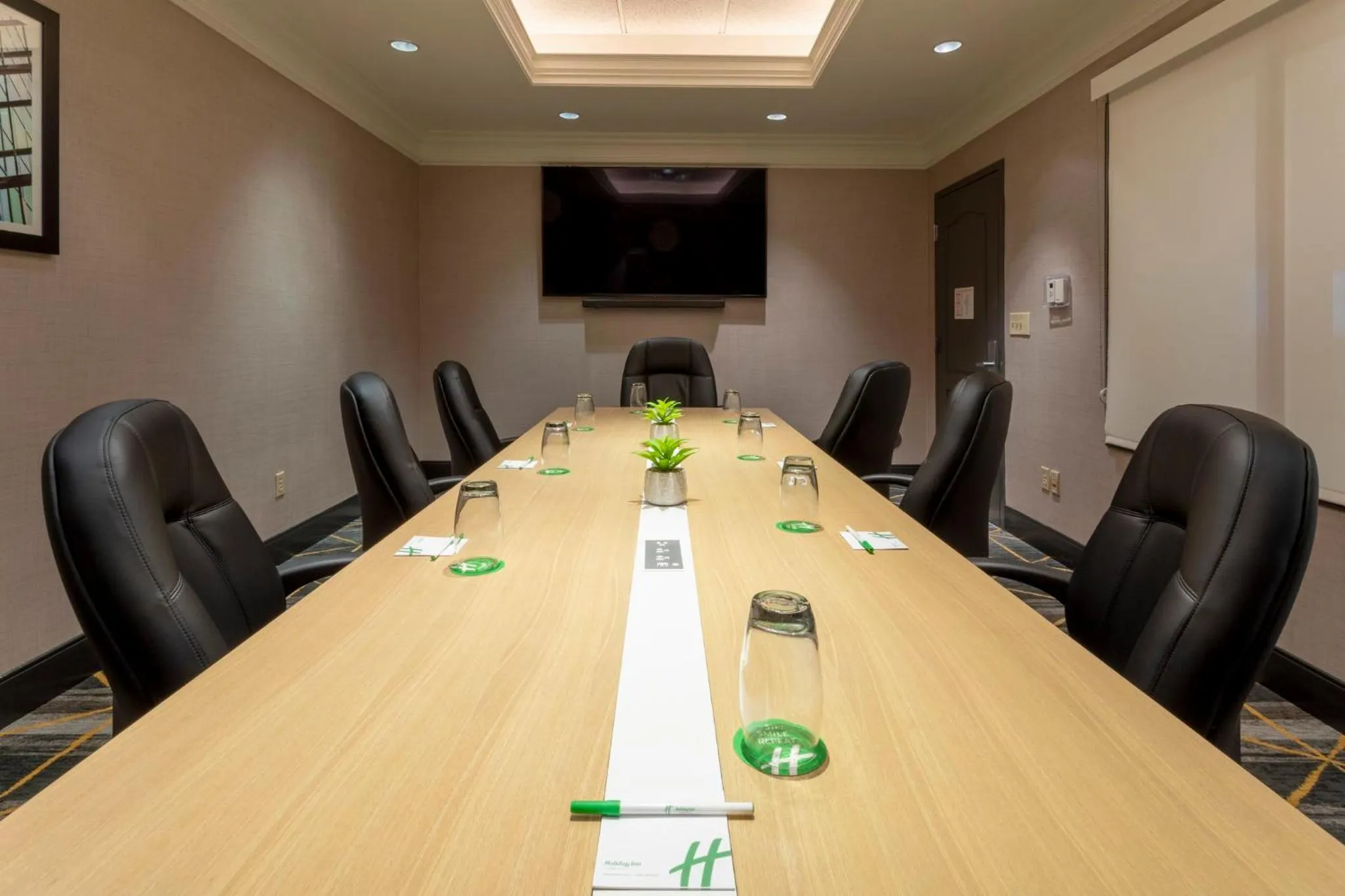 Meeting/conference room in Holiday Inn Hotel & Suites Maple Grove Northwest Minneapolis-Arbor Lakes by IHG