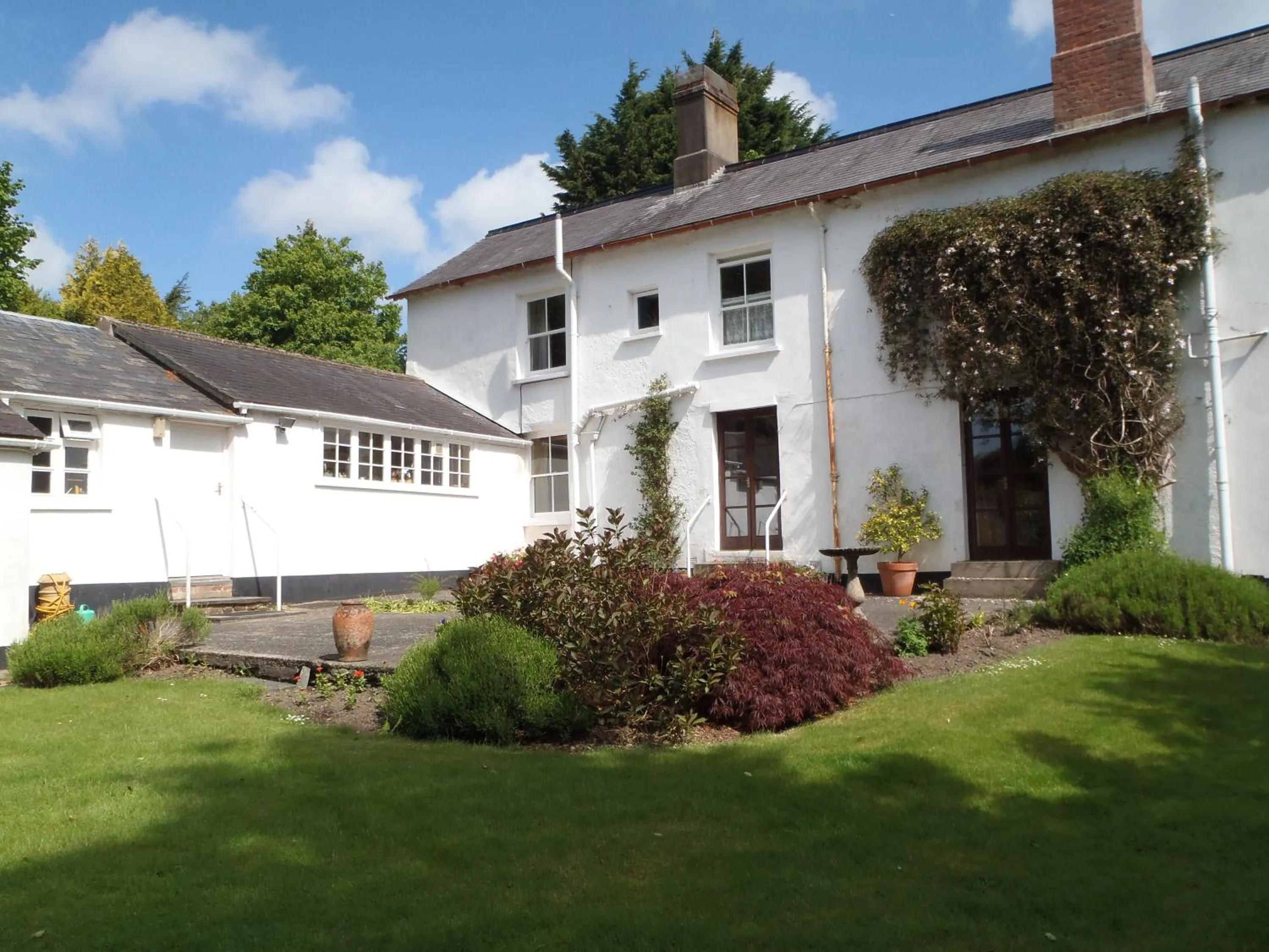 Facade/entrance in Kipps Farm