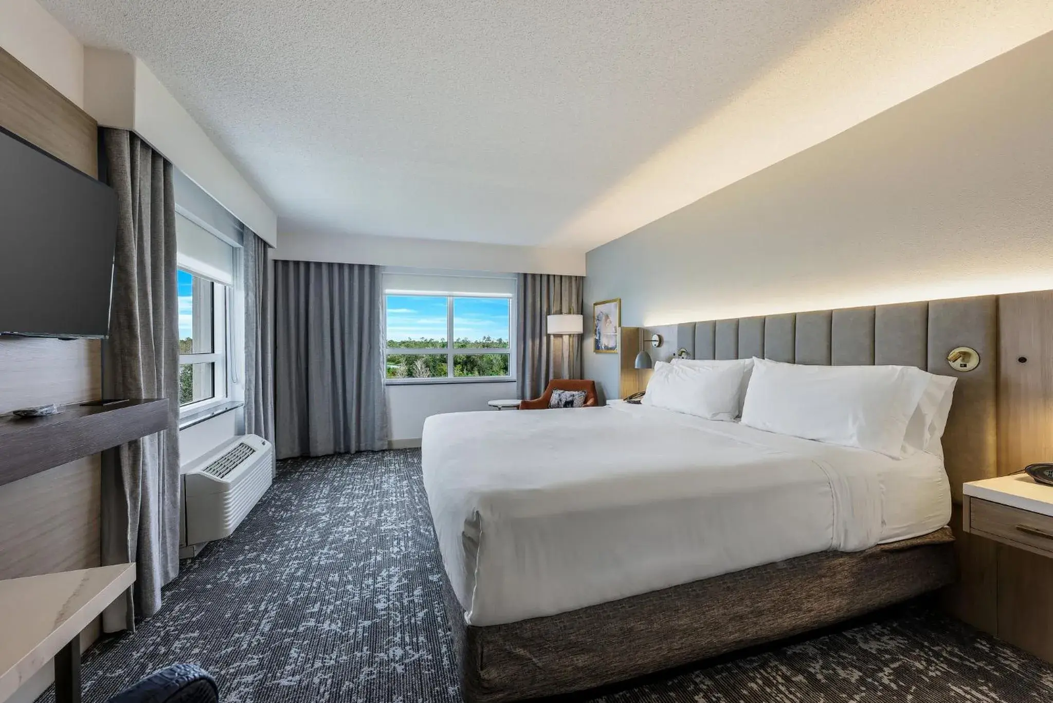 Premium King Room in Crowne Plaza Ft Myers Gulf Coast by IHG Premium King Room in Crowne Plaza Ft Myers Gulf Coast by IHG