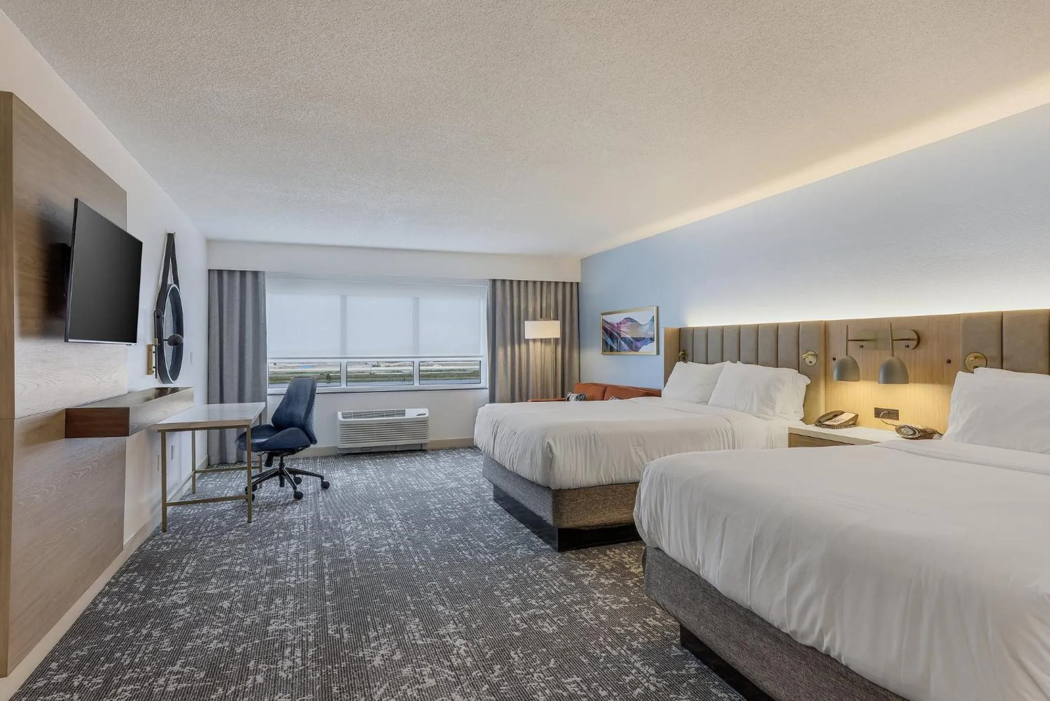 Photo of the whole room, Bed in Crowne Plaza Ft Myers Gulf Coast by IHG