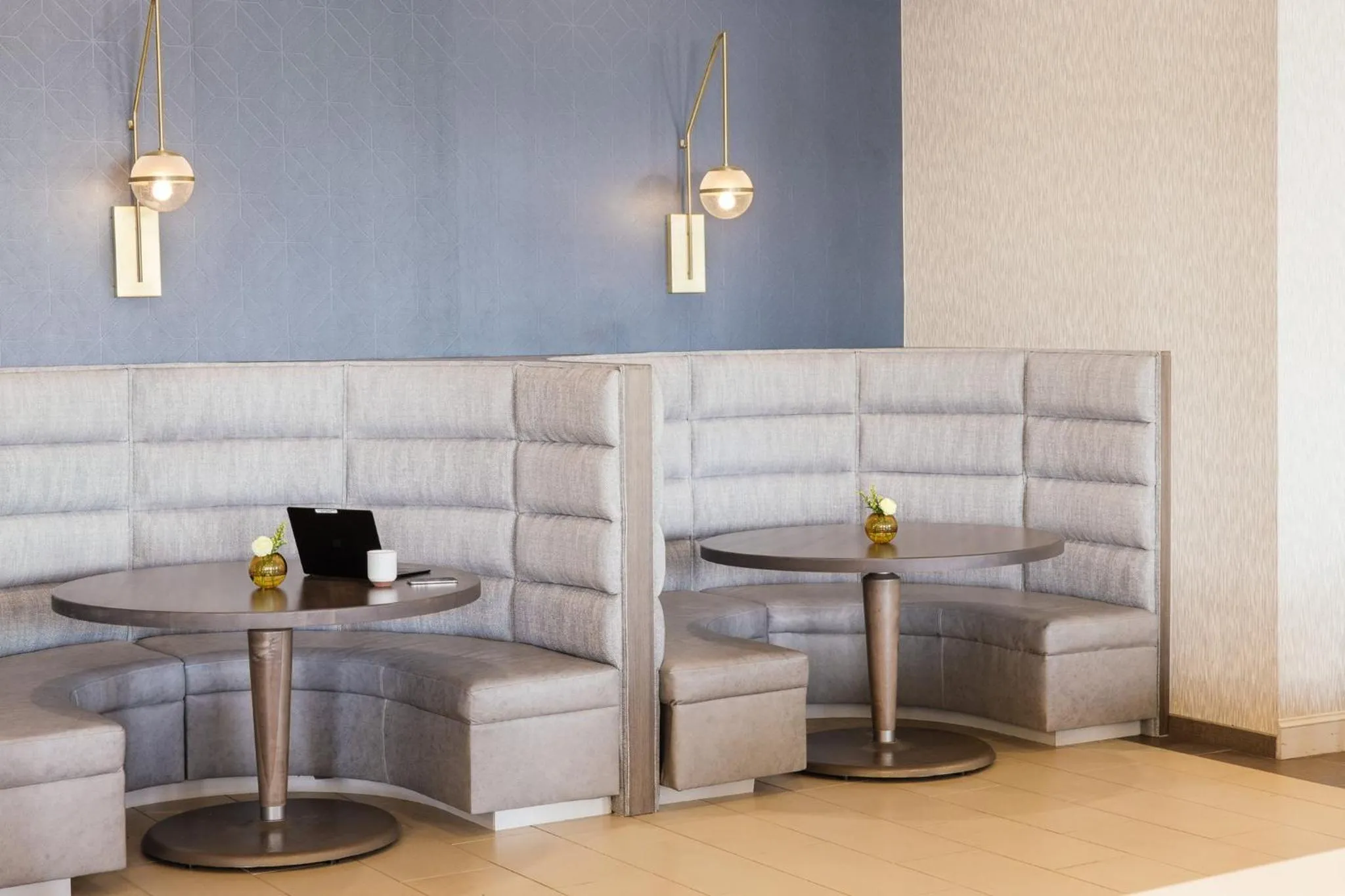 Restaurant/places to eat in Crowne Plaza Ft Myers Gulf Coast by IHG