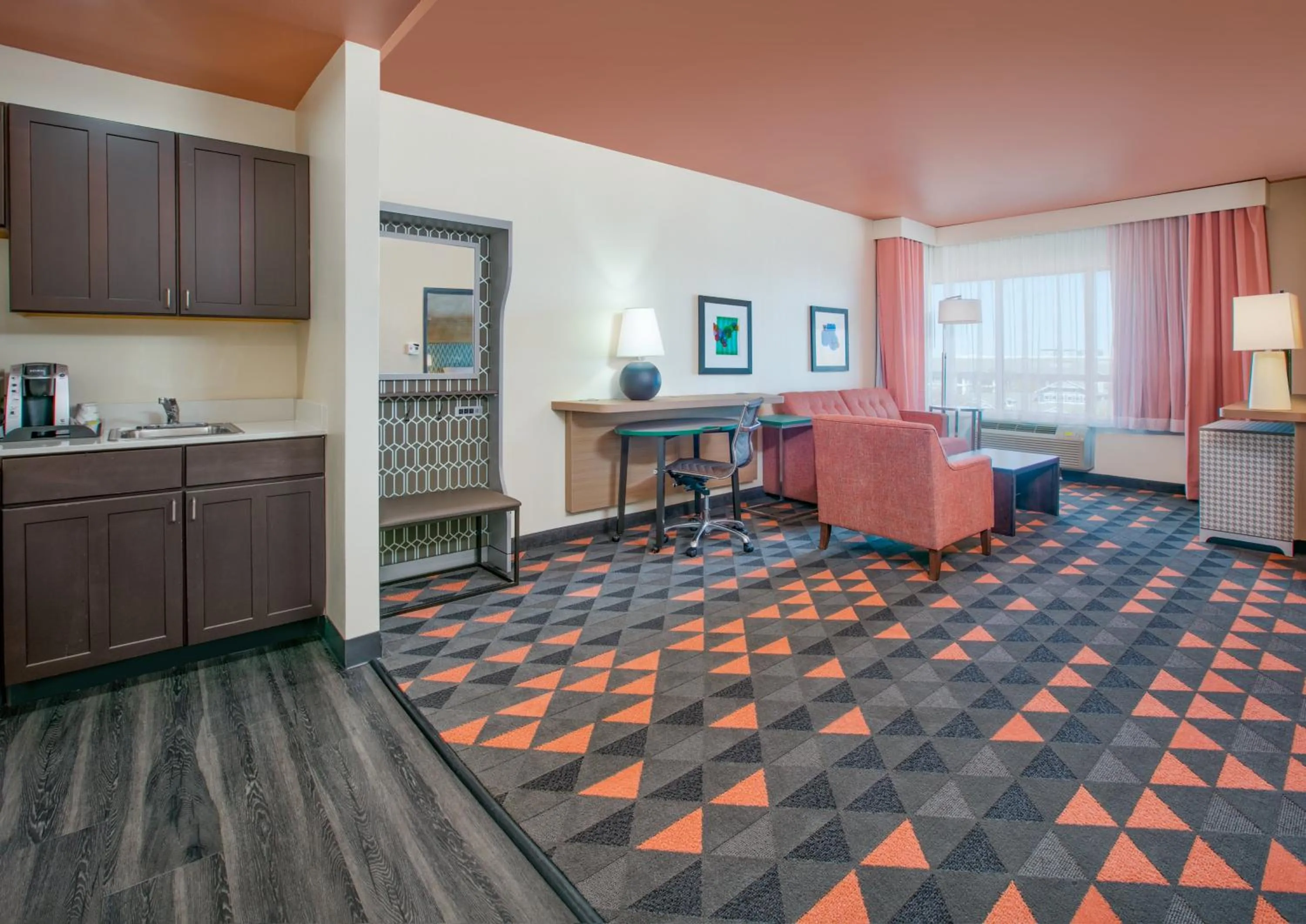 Photo of the whole room, Bed in Holiday Inn Dallas - Fort Worth Airport South by IHG
