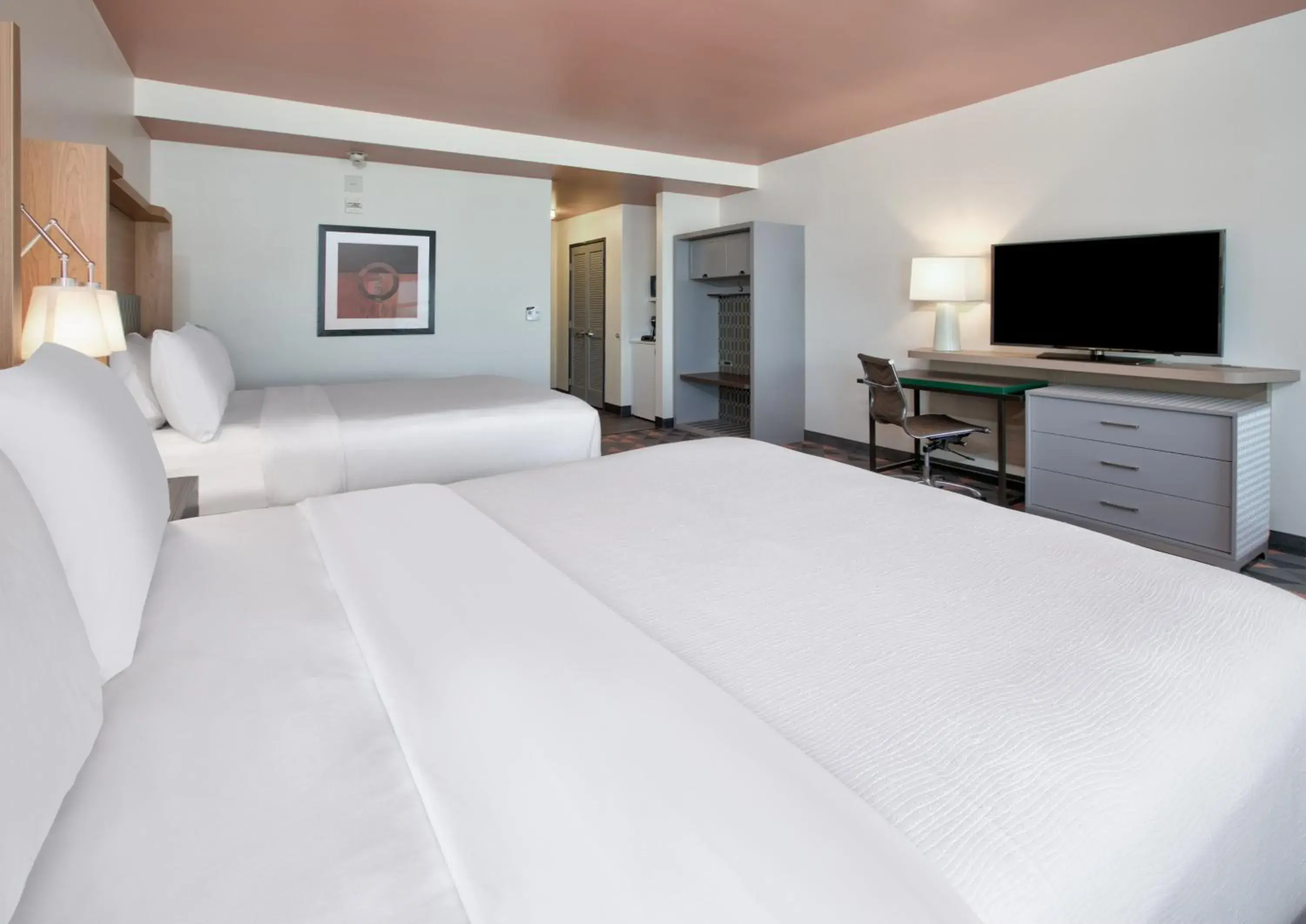 Queen Room with Two Queen Beds in Holiday Inn Dallas - Fort Worth Airport South by IHG Queen Room with Two Queen Beds in Holiday Inn Dallas - Fort Worth Airport South by IHG