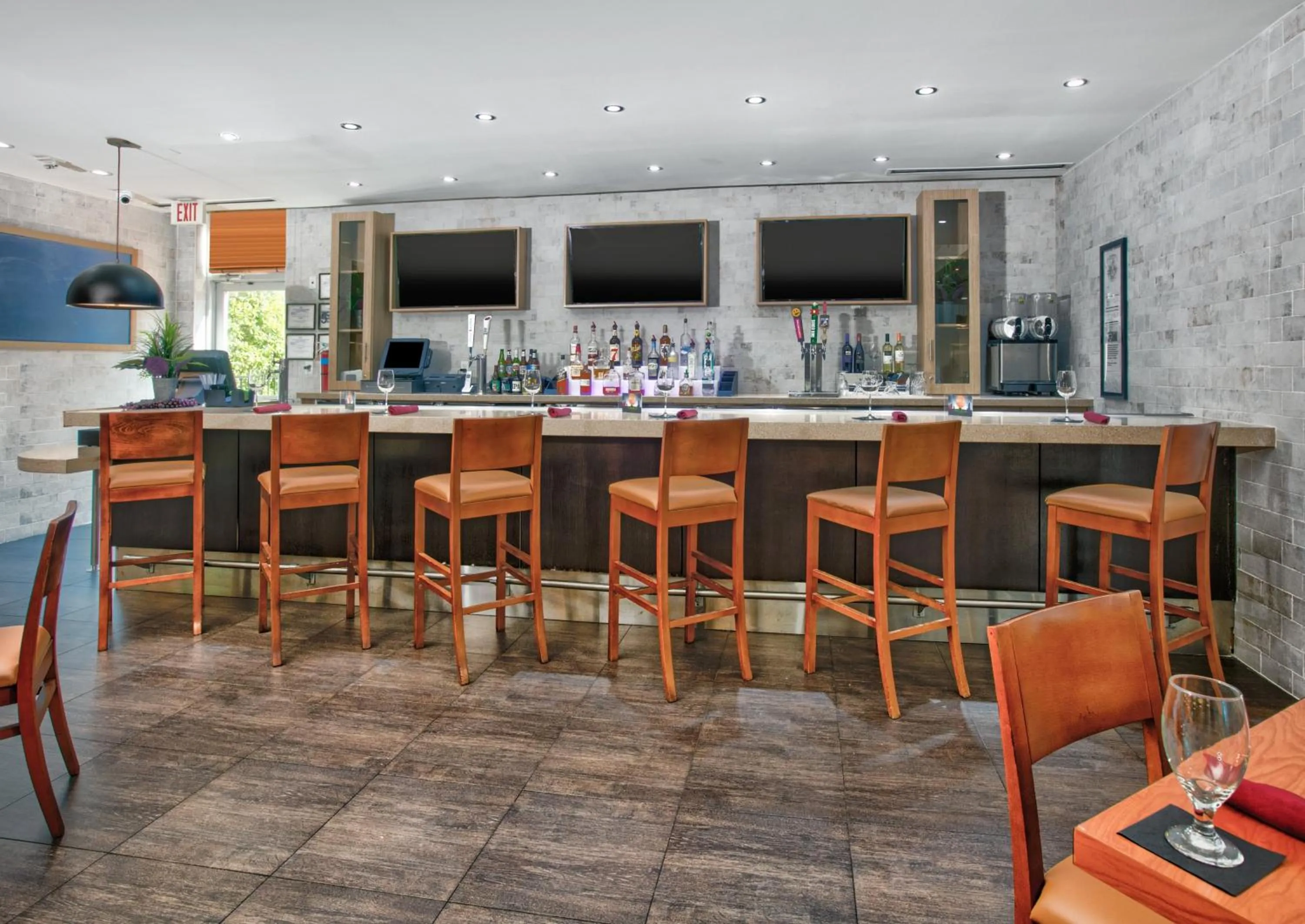 Lounge or bar in Holiday Inn Dallas - Fort Worth Airport South by IHG