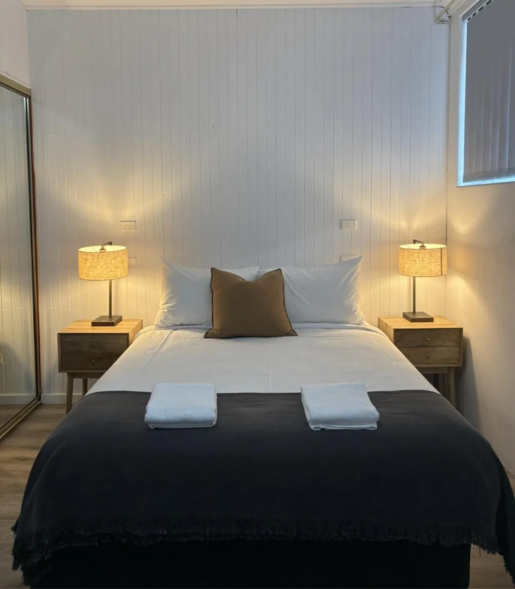 Bed in Tall Timbers Motel