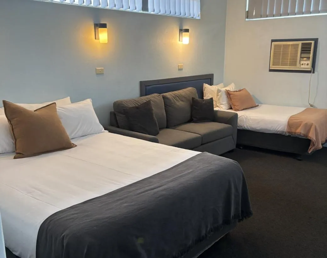 Bed in Tall Timbers Motel