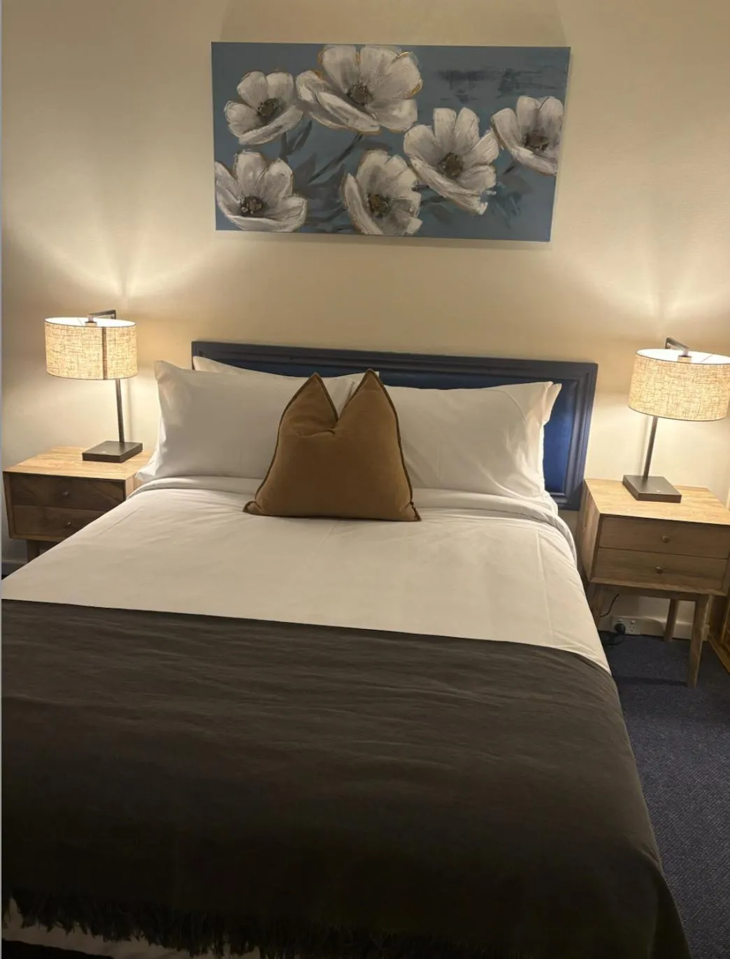 Bed in Tall Timbers Motel