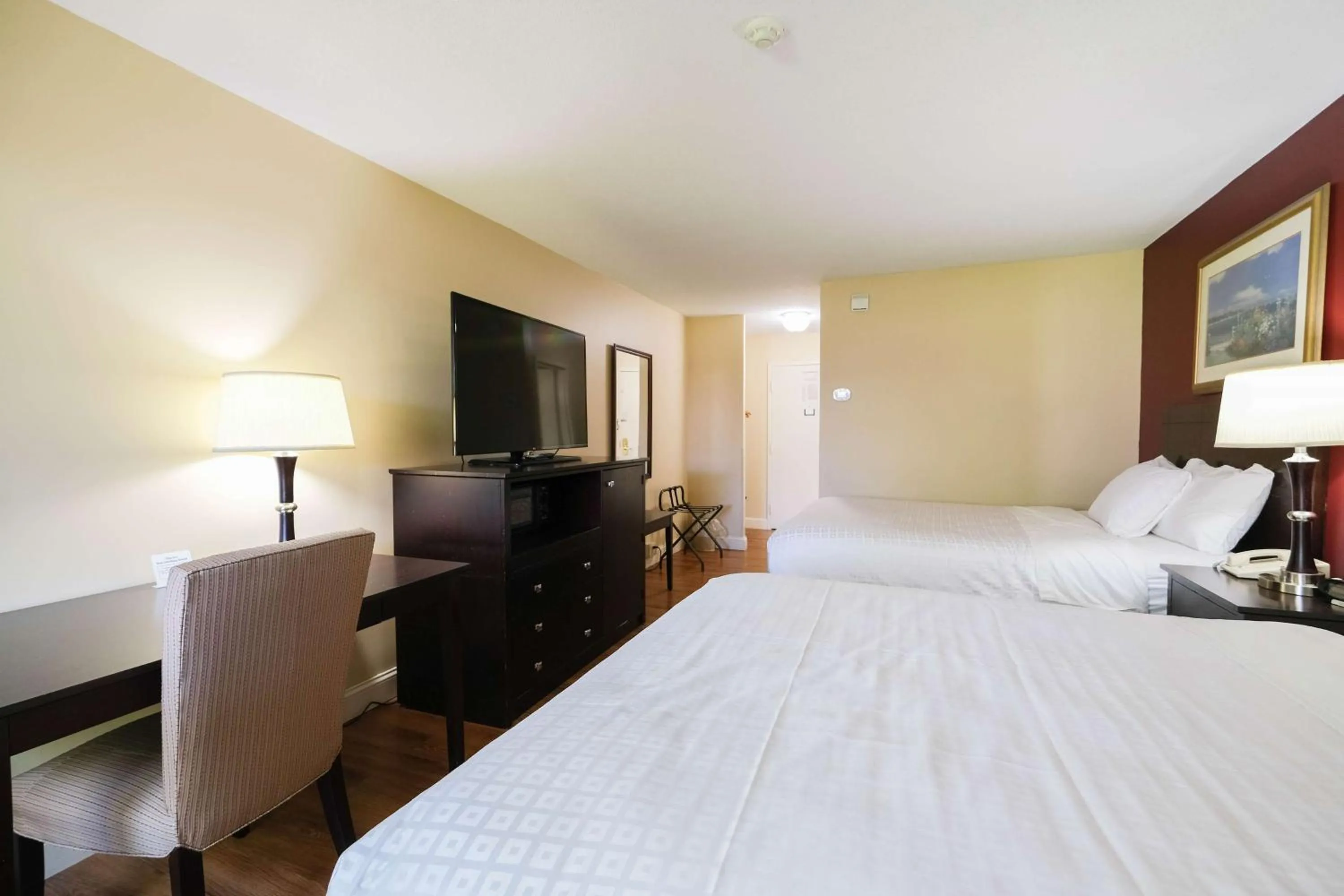 Bedroom, Bed in Fireside Inn & Suites Portland