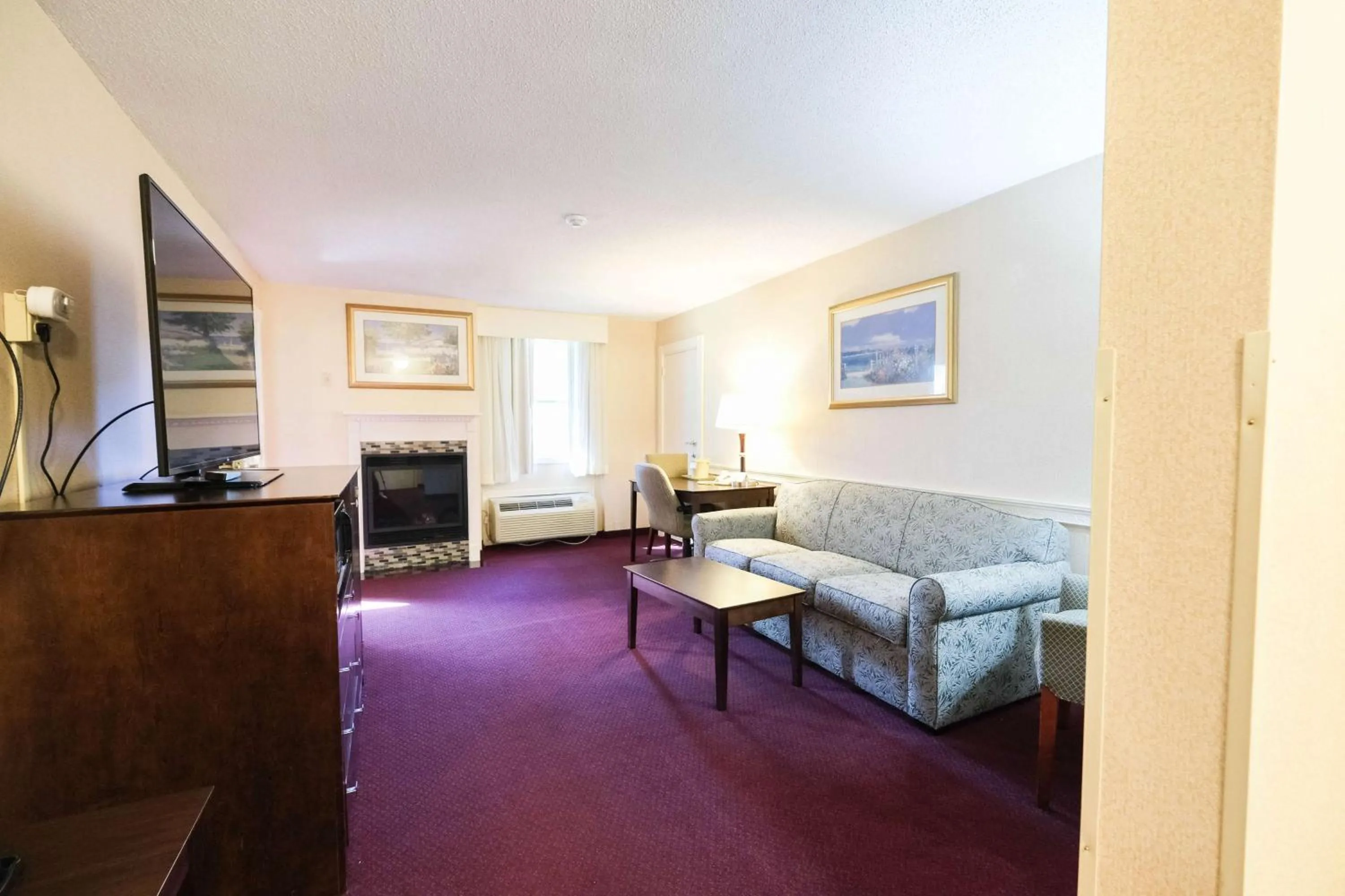 Photo of the whole room in Fireside Inn & Suites Portland