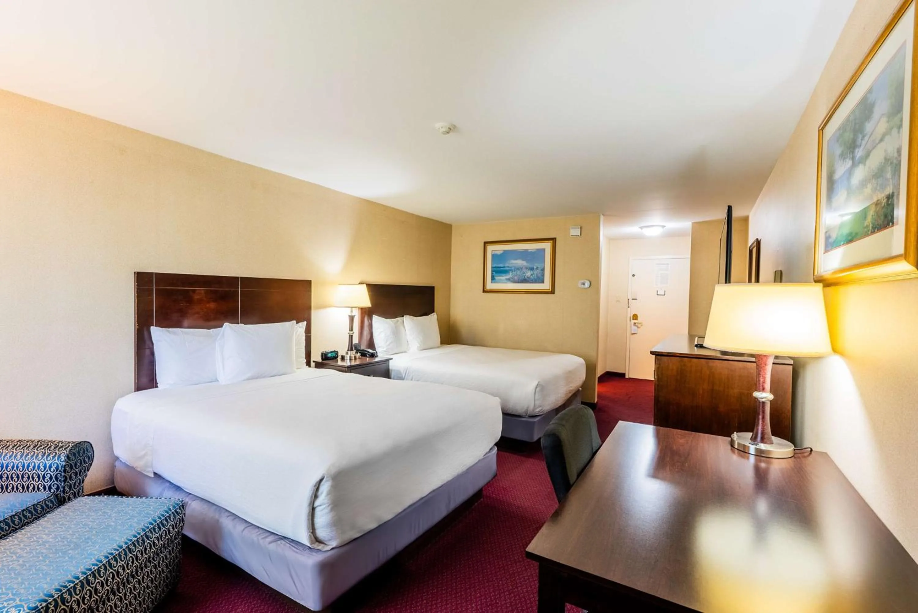 Bedroom, Bed in Fireside Inn & Suites Portland