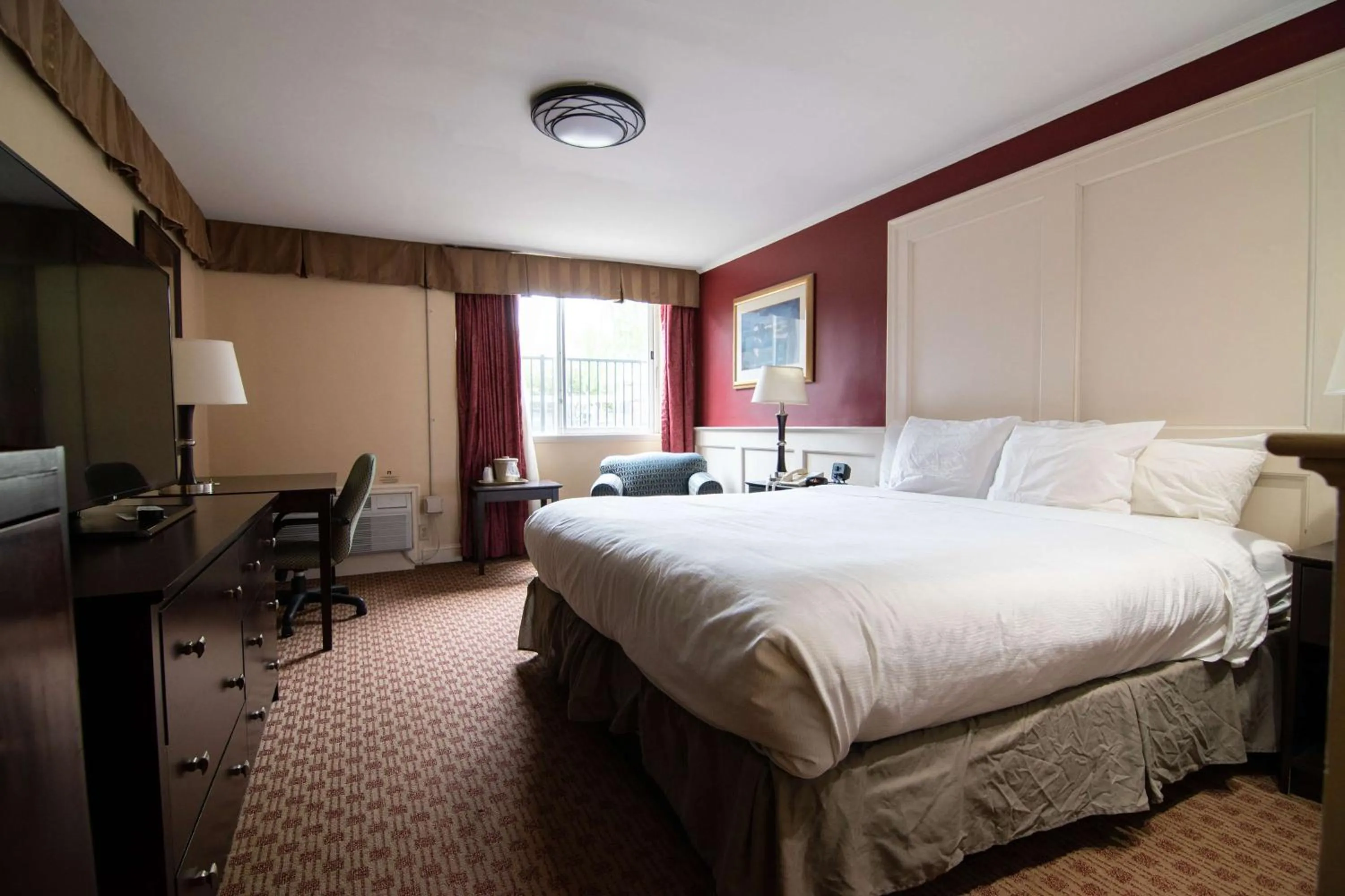 Bedroom, Bed in Fireside Inn & Suites Portland