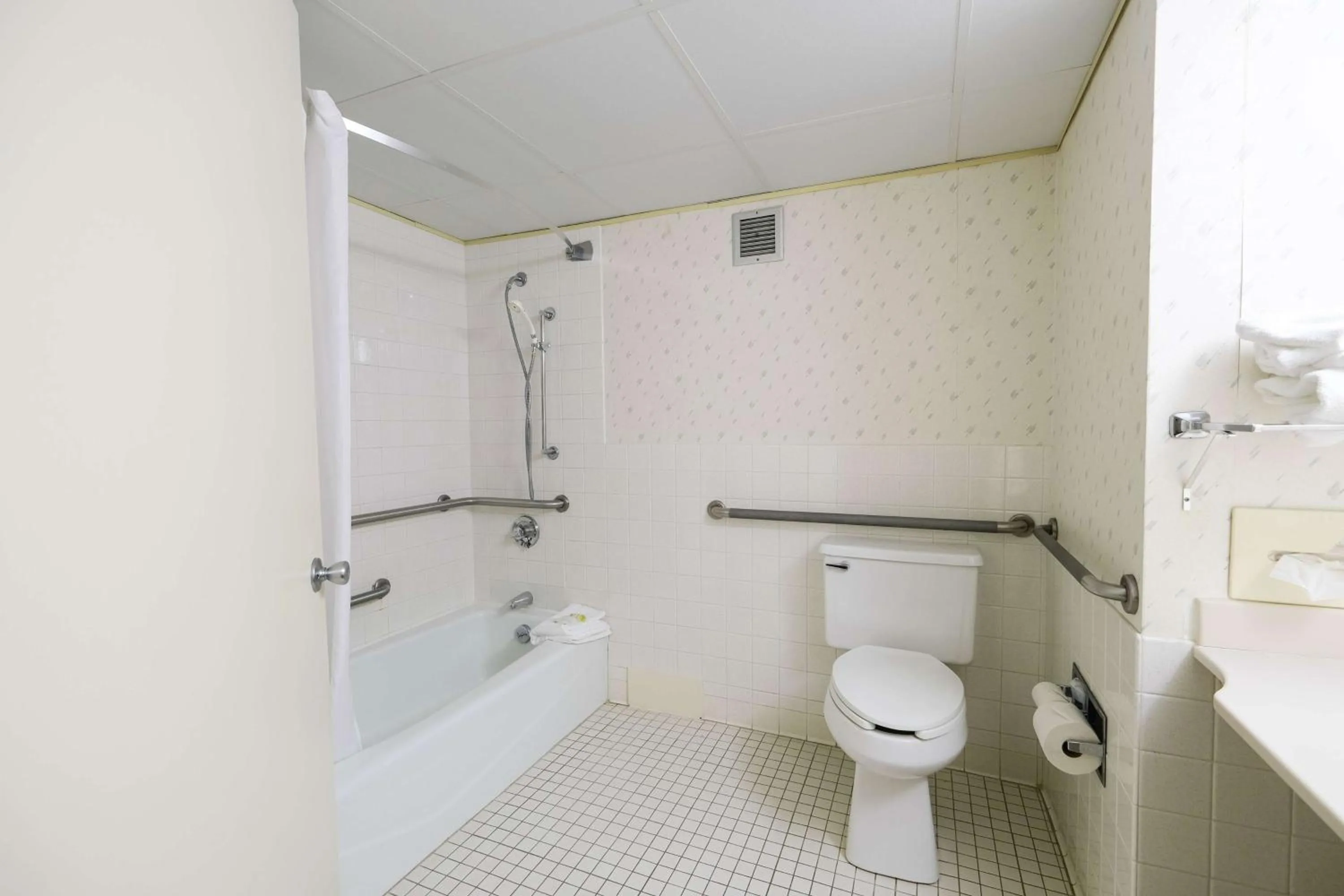 Bathroom in Fireside Inn & Suites Portland