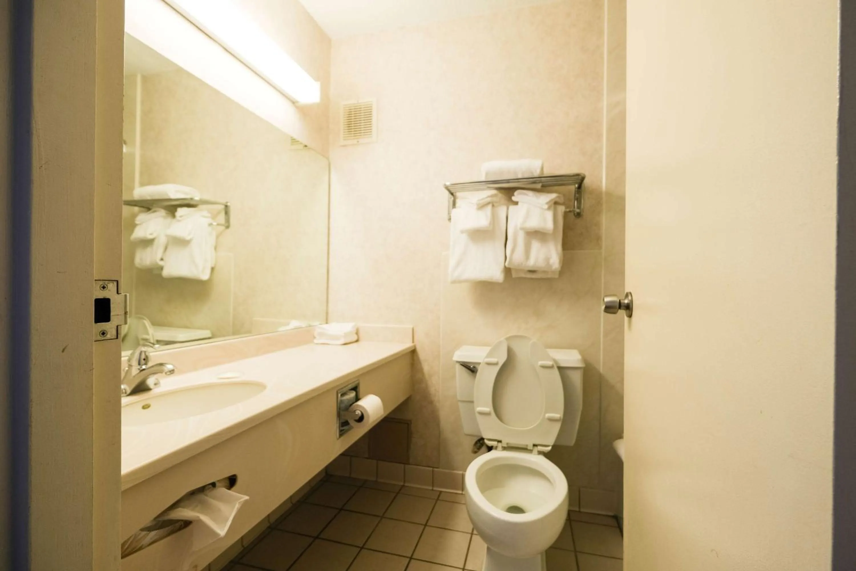 Bathroom in Fireside Inn & Suites Portland