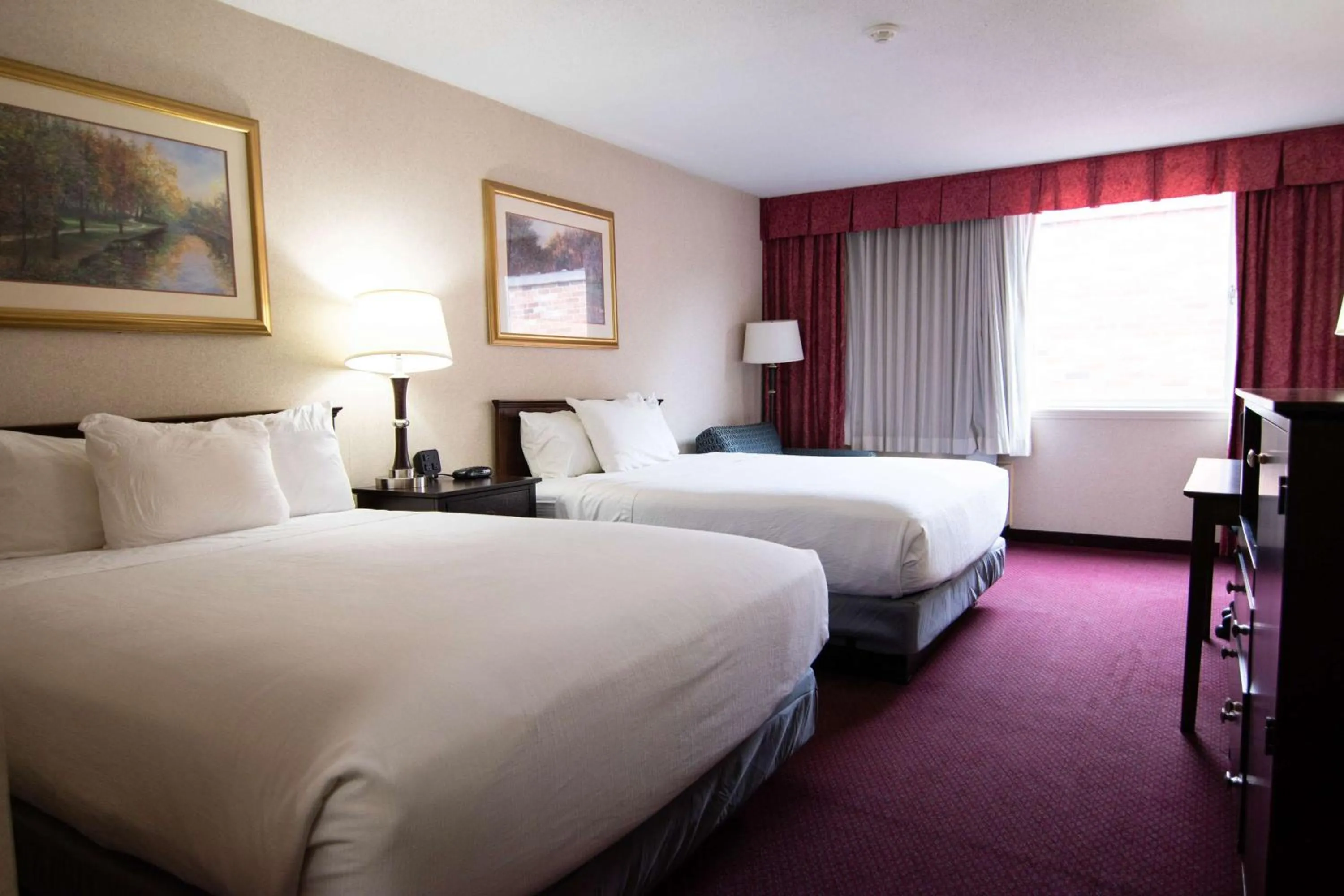 Bedroom, Bed in Fireside Inn & Suites Portland