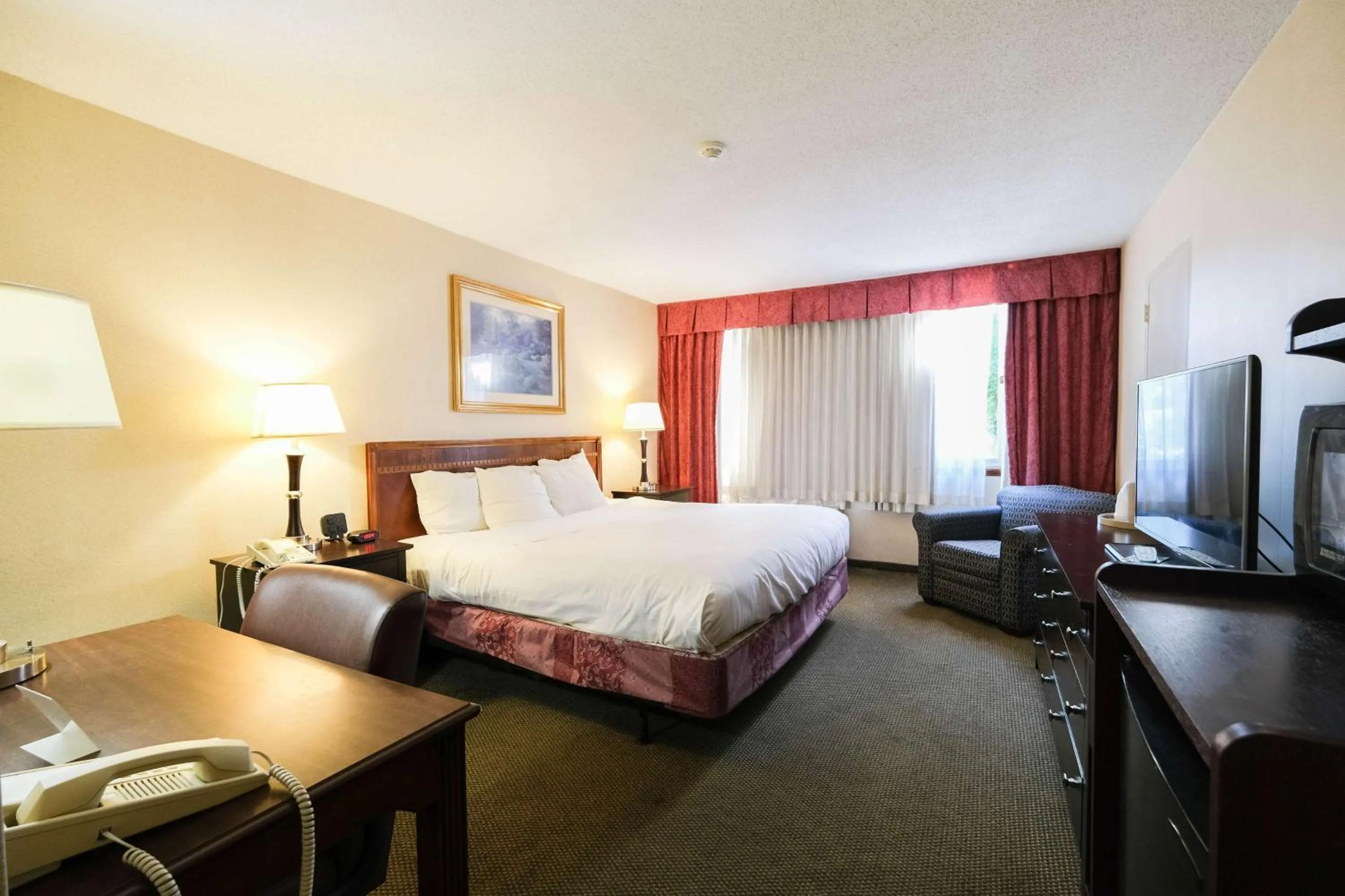 Bedroom, Bed in Fireside Inn & Suites Portland