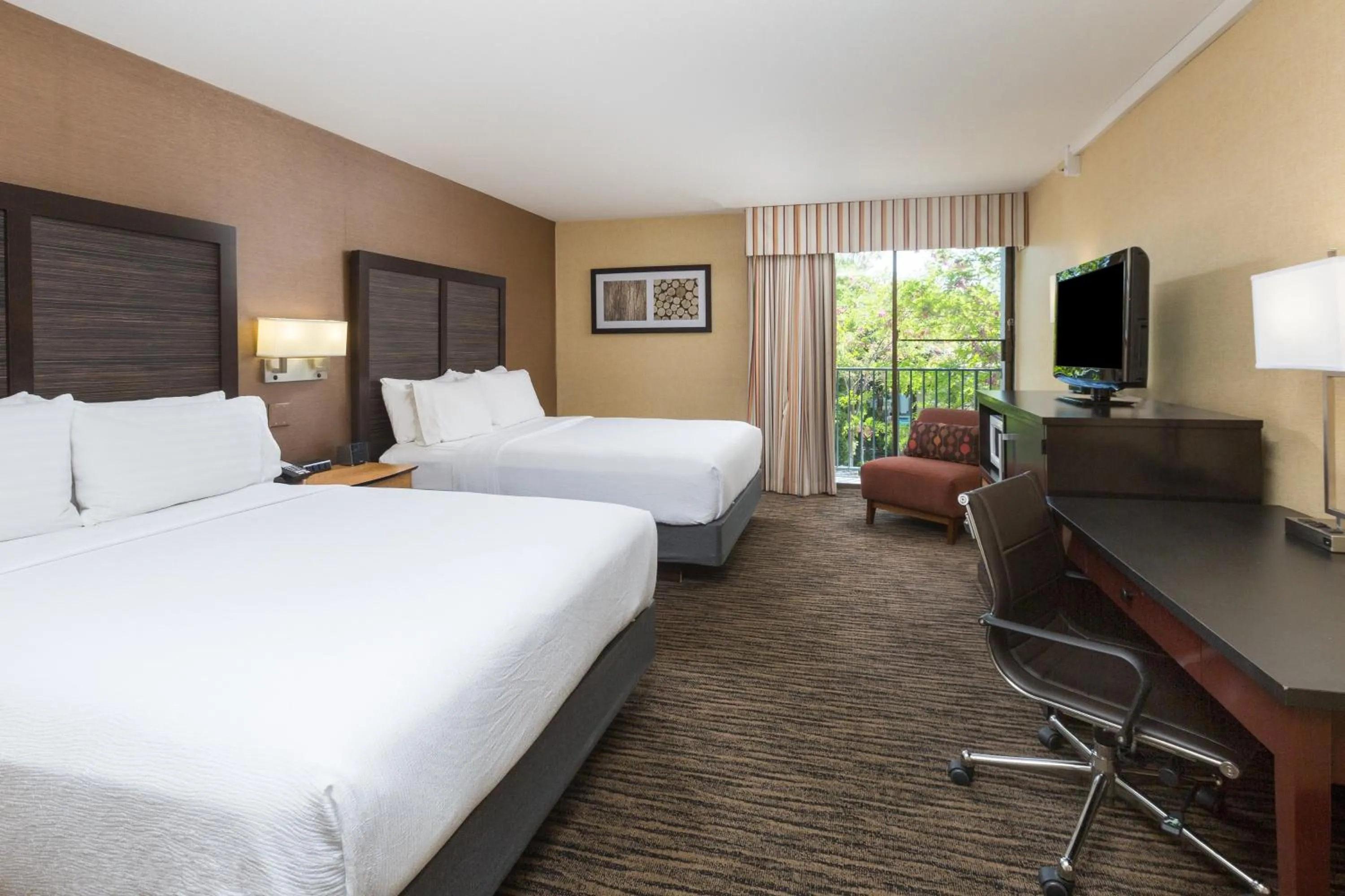 Photo of the whole room, Bed in Holiday Inn Dublin - Pleasanton by IHG