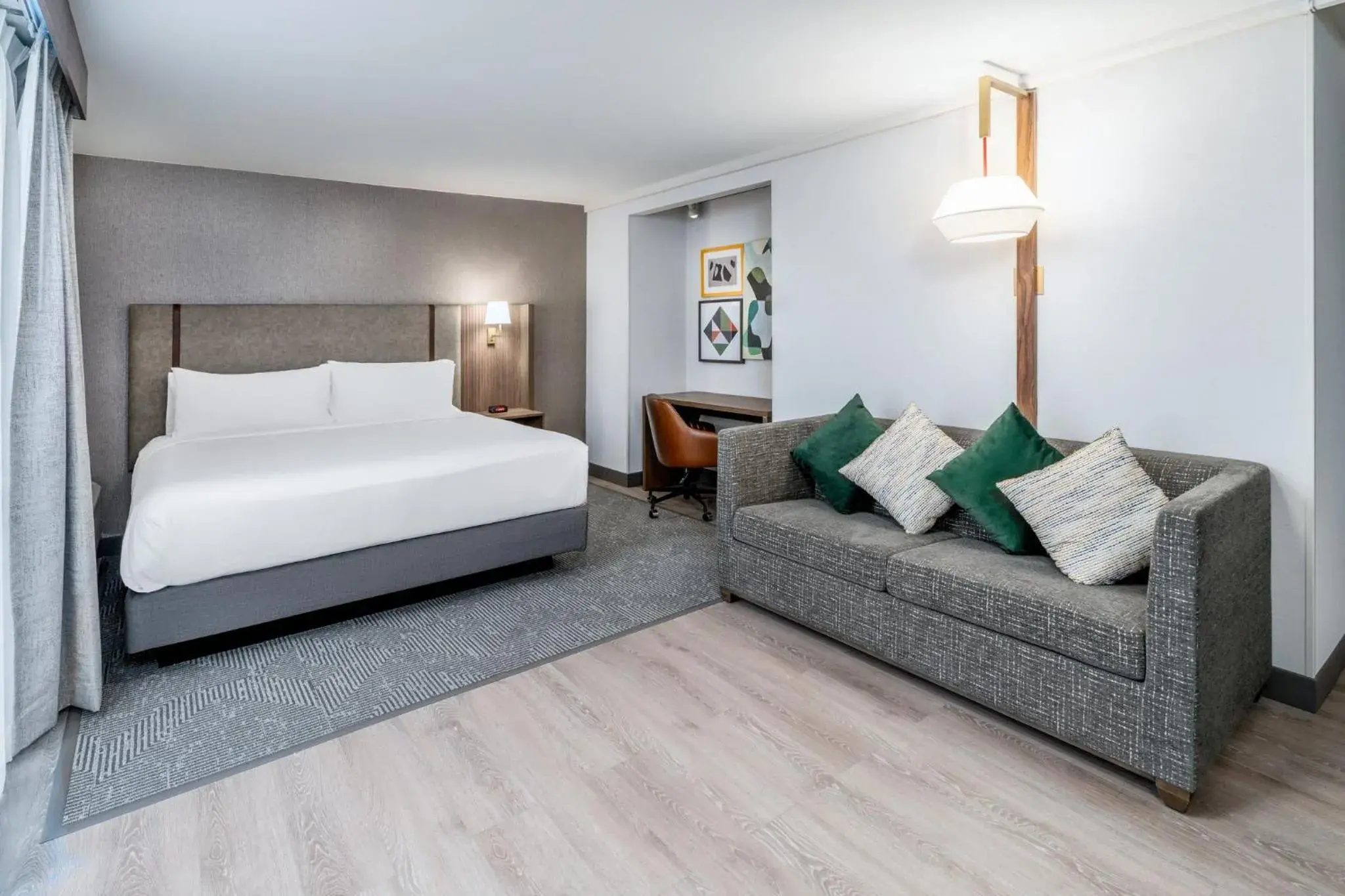 Premium King Room in Holiday Inn Dublin - Pleasanton by IHG Premium King Room in Holiday Inn Dublin - Pleasanton by IHG