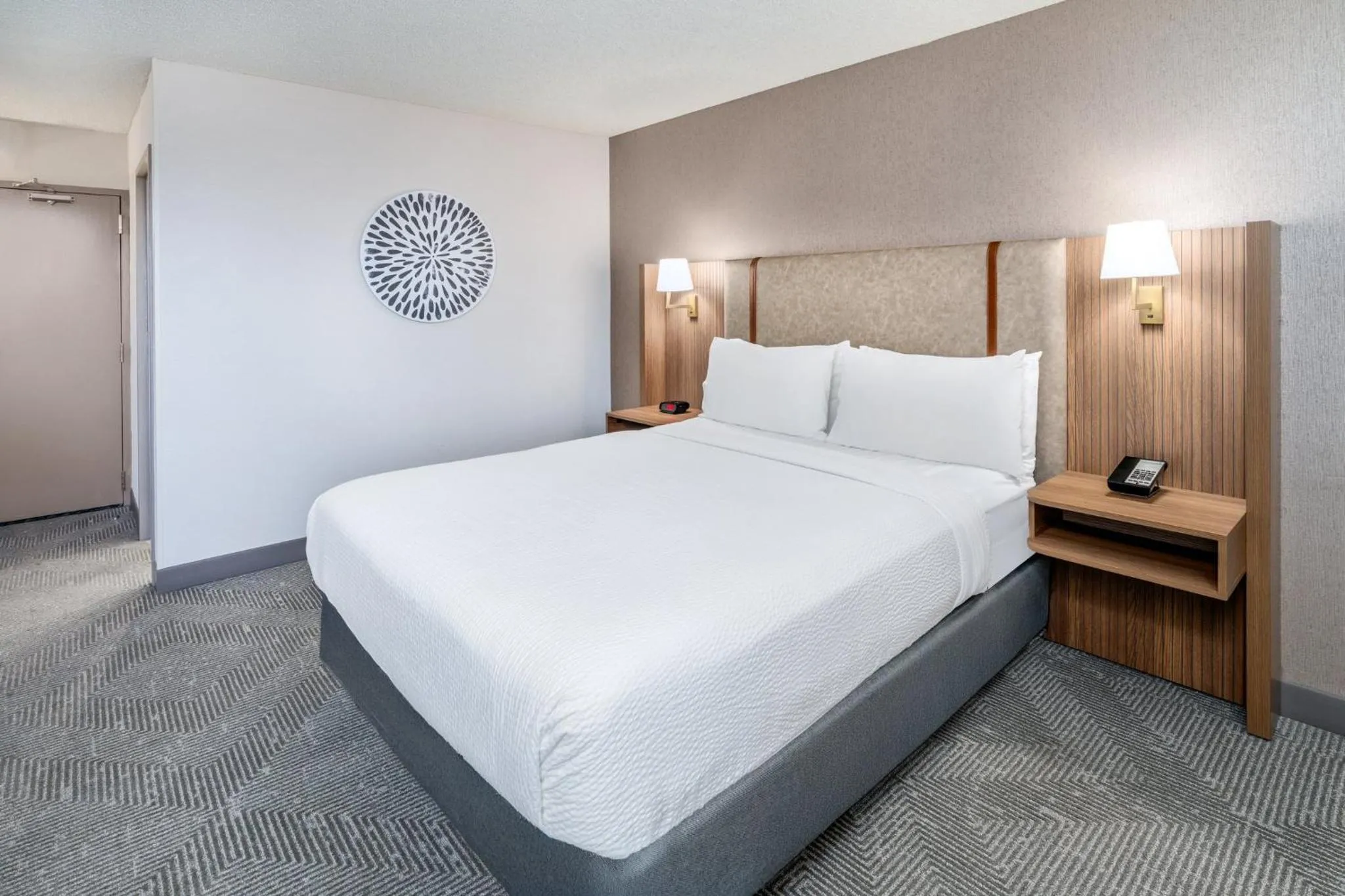 Photo of the whole room, Bed in Holiday Inn Dublin - Pleasanton by IHG