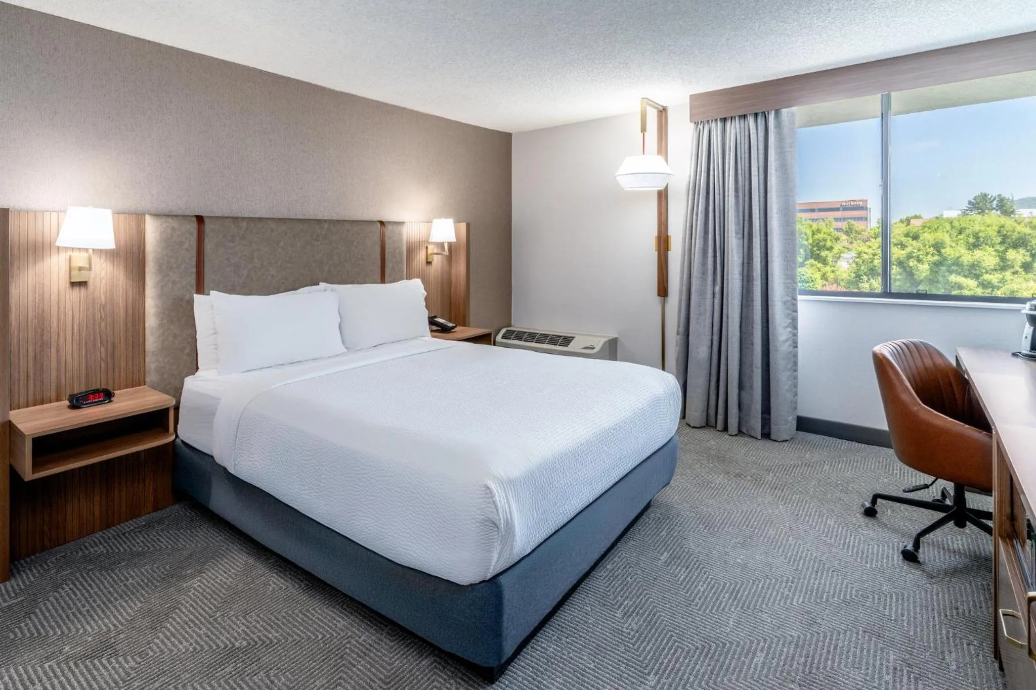 Photo of the whole room, Bed in Holiday Inn Dublin - Pleasanton by IHG