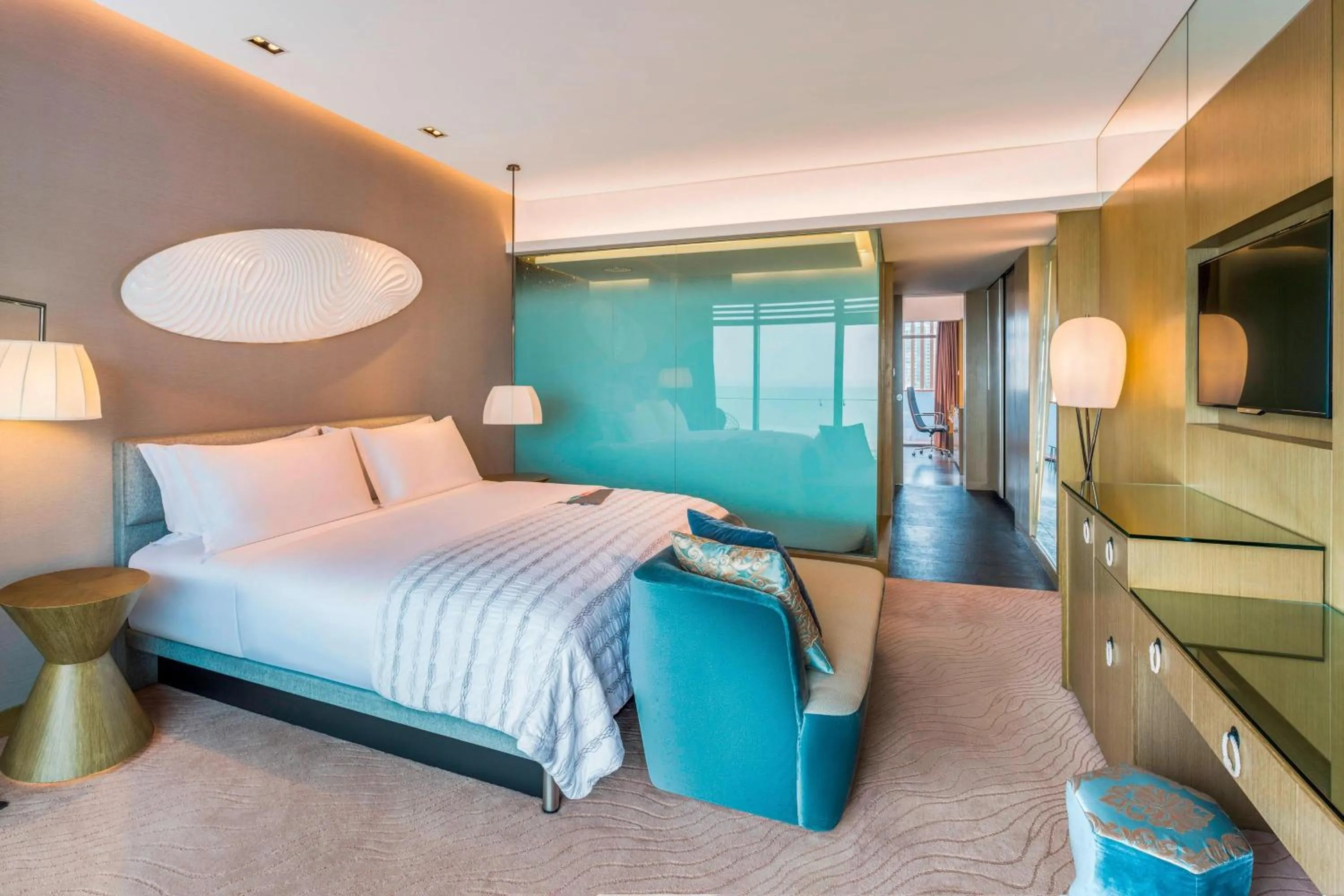 Photo of the whole room, Bed in Le Meridien Qingdao West Coast