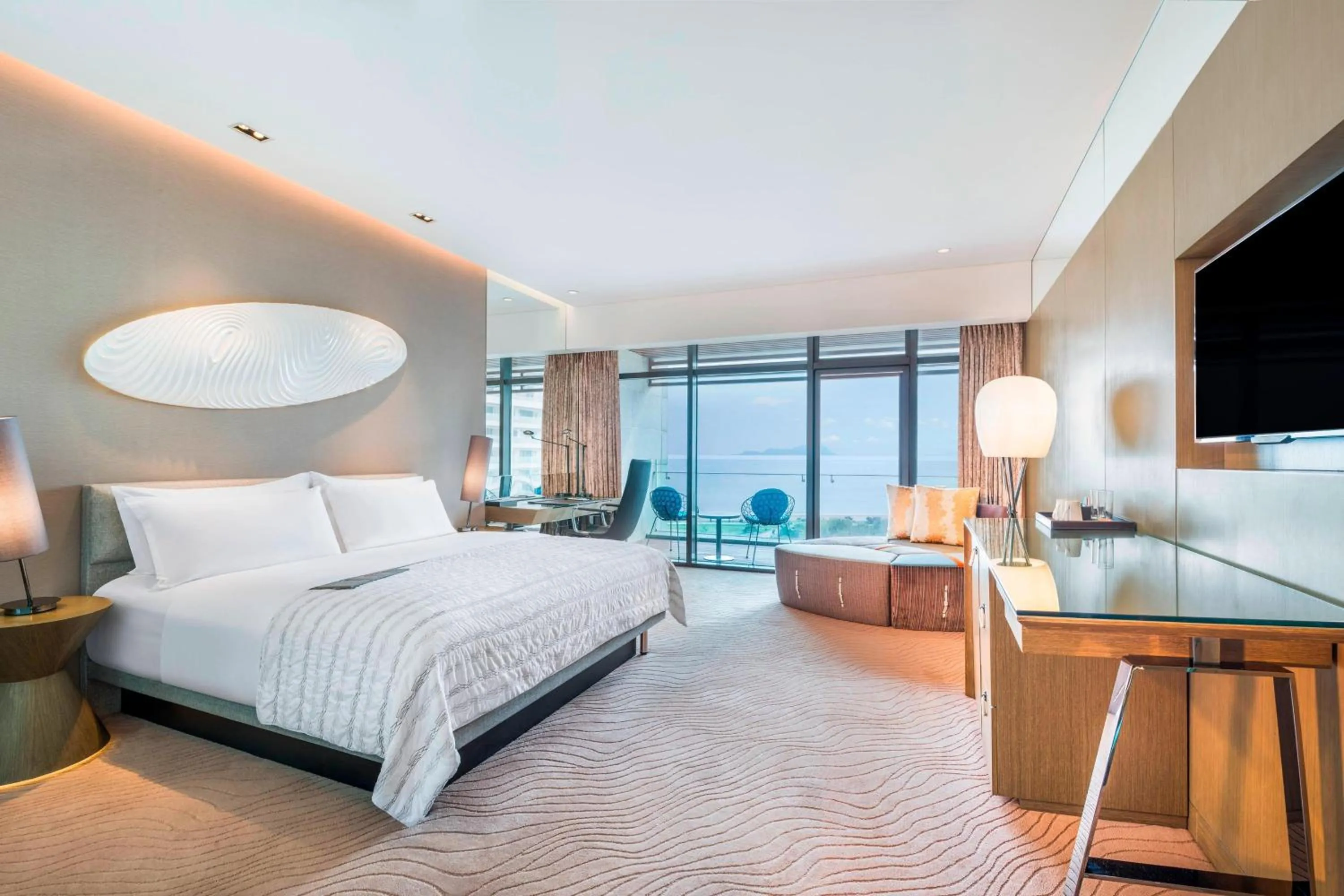 Photo of the whole room, Bed in Le Meridien Qingdao West Coast