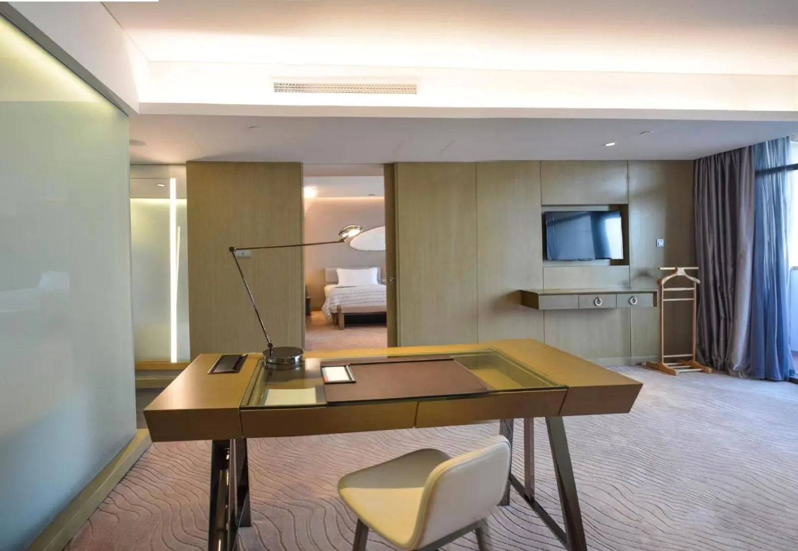 Bedroom in Le Meridien Qingdao West Coast