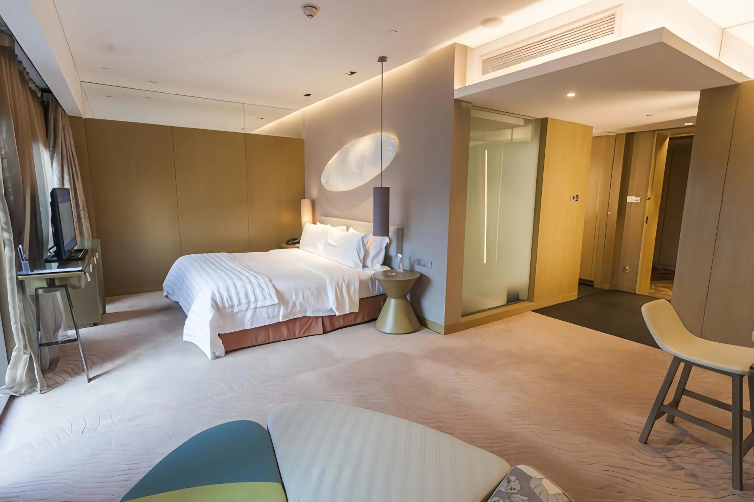 Bedroom, Bed in Le Meridien Qingdao West Coast