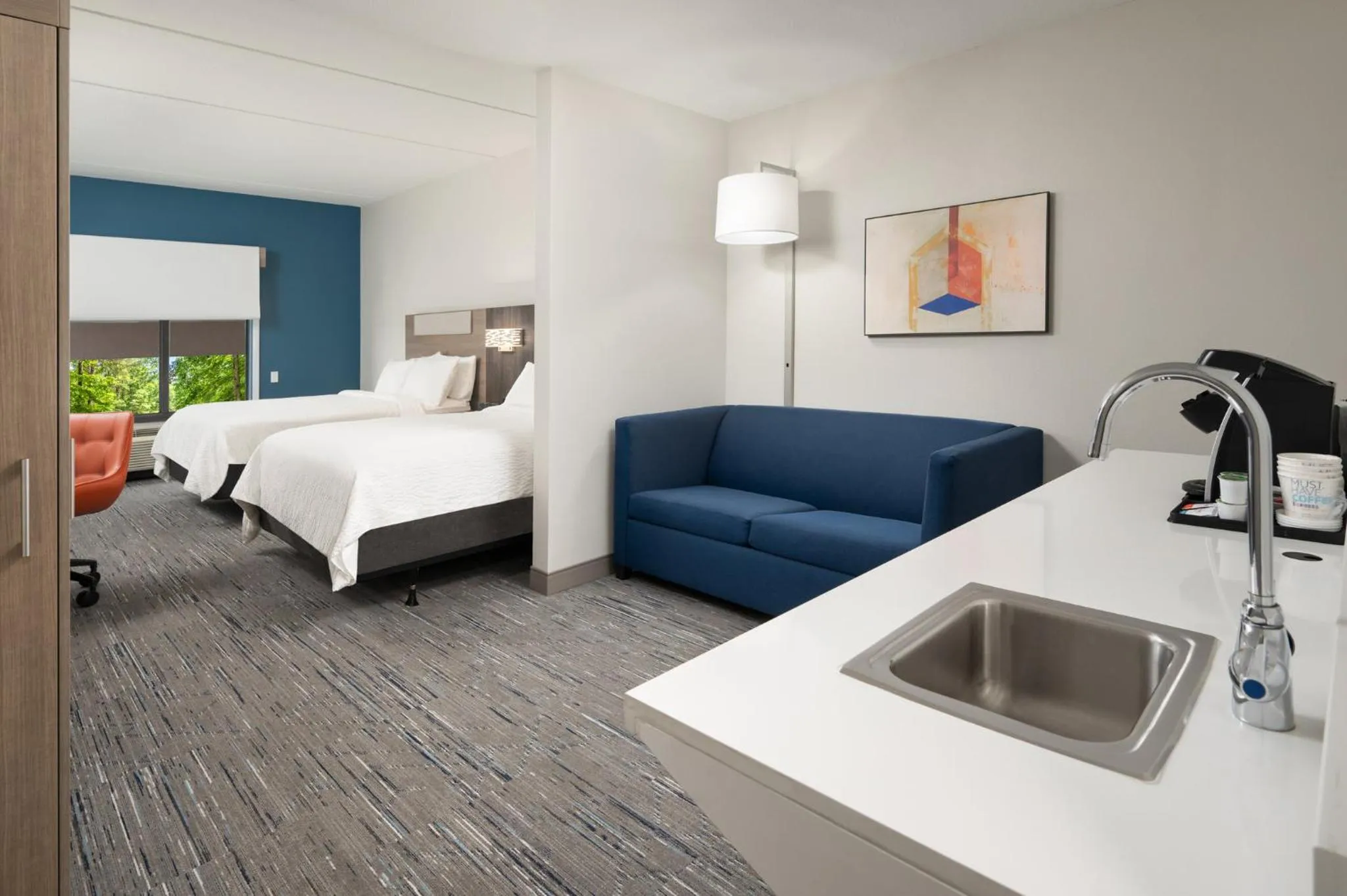 Photo of the whole room, Bed in Holiday Inn Express Hotel & Suites Newport South by IHG