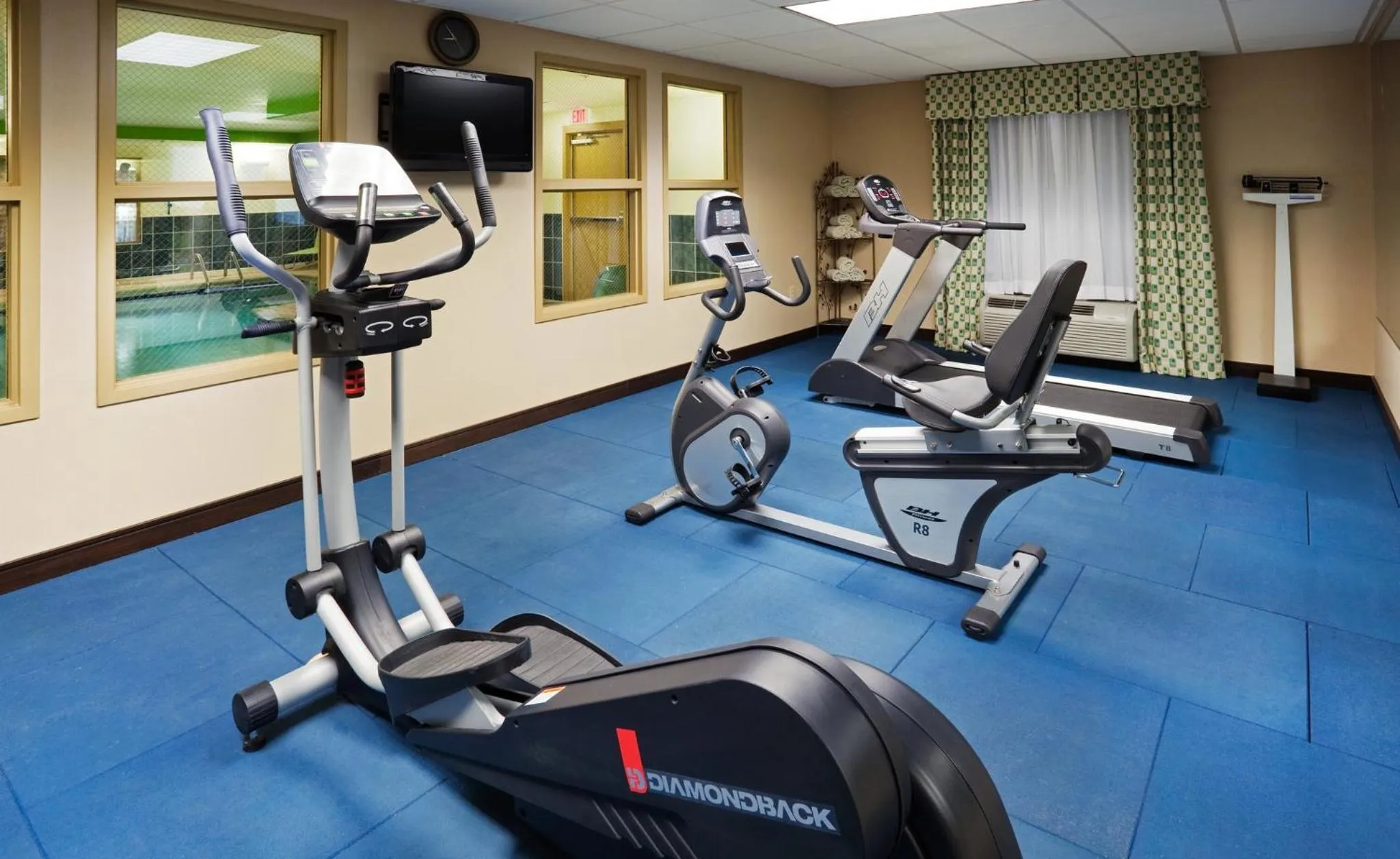 Fitness centre/facilities in Holiday Inn Express Hotel & Suites Newport South by IHG