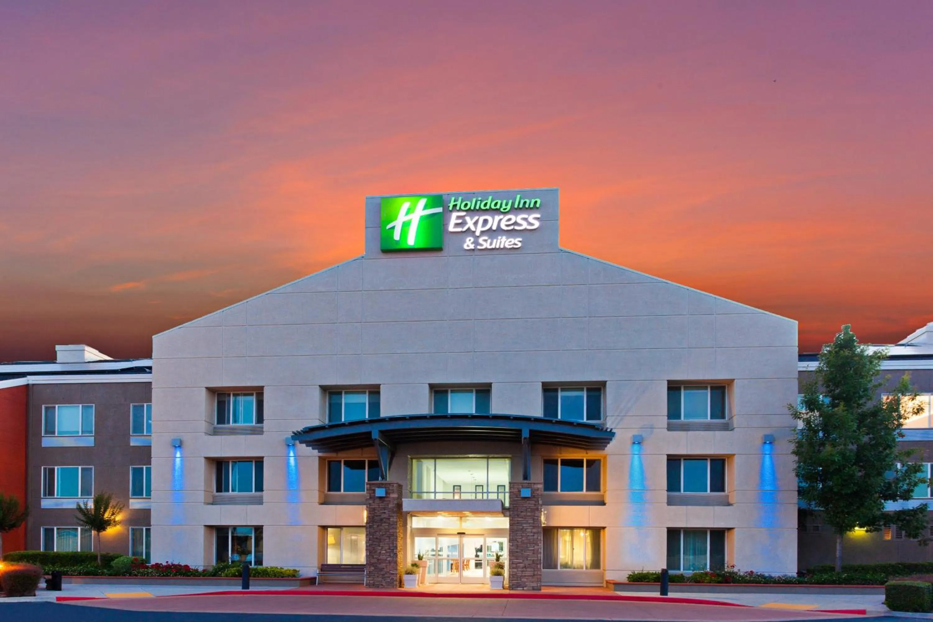 Property building in Holiday Inn Express Elk Grove West I-5 by IHG